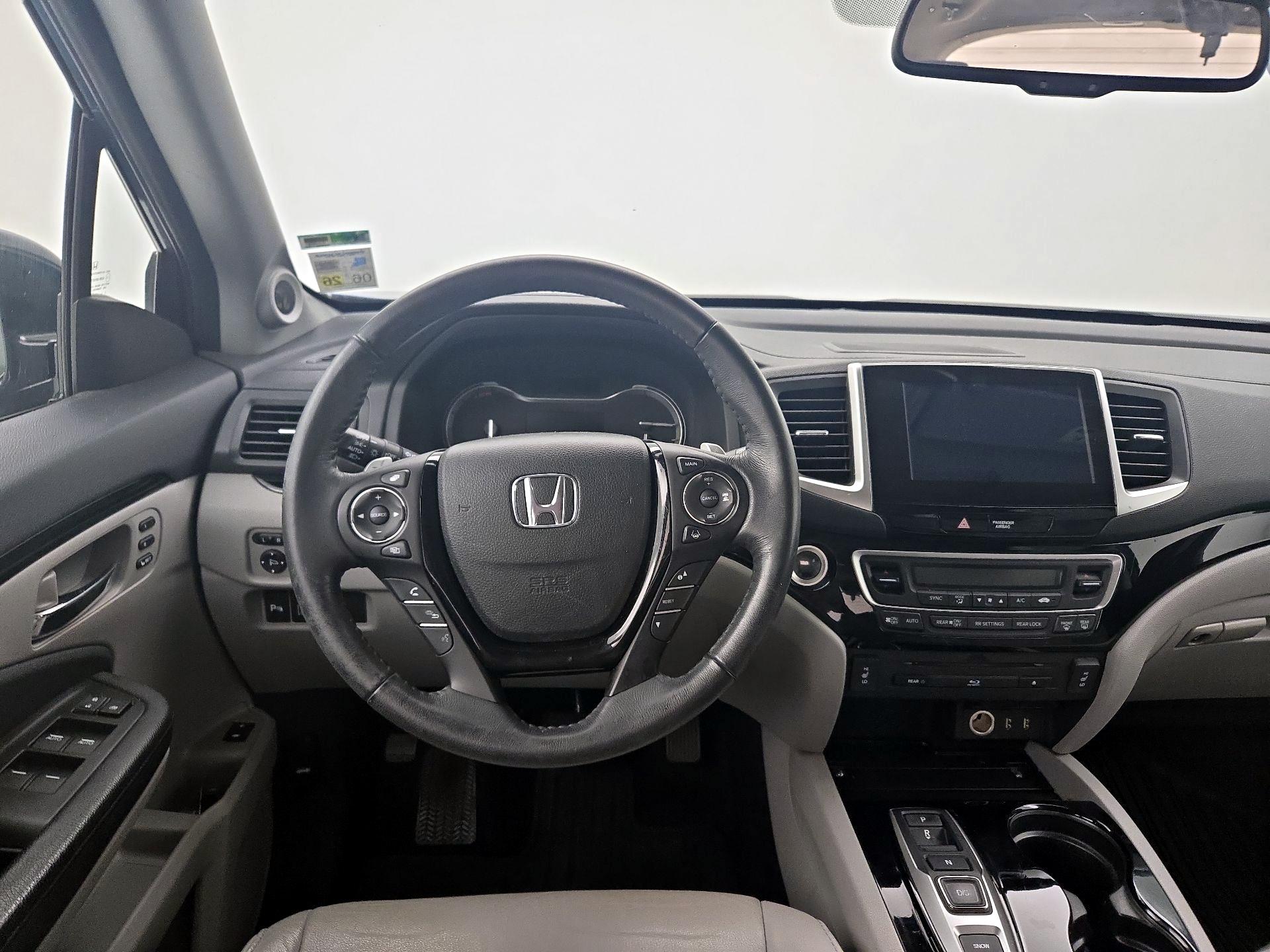 Thumbnail: 2017 Honda Pilot - 10