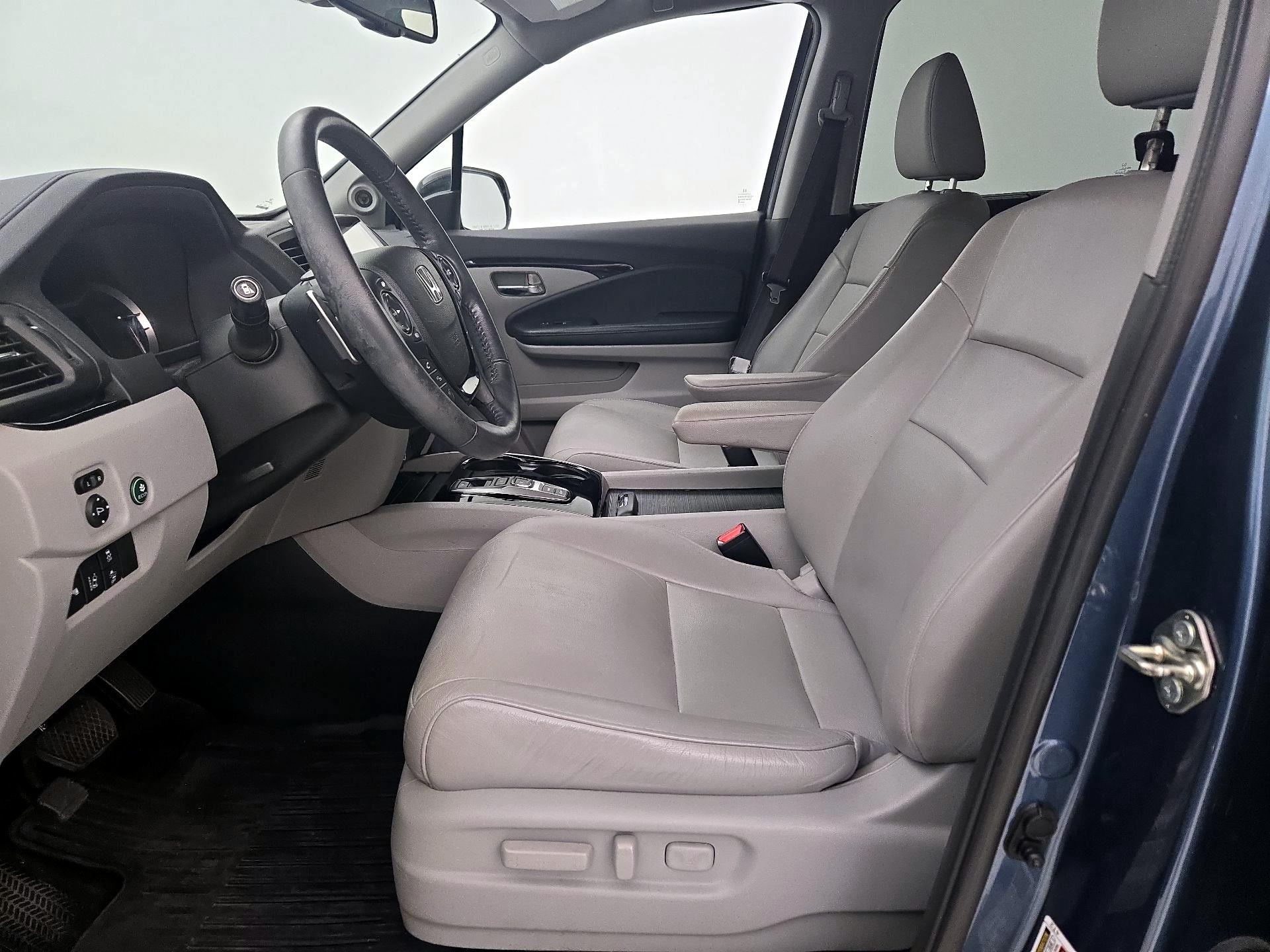Thumbnail: 2017 Honda Pilot - 11
