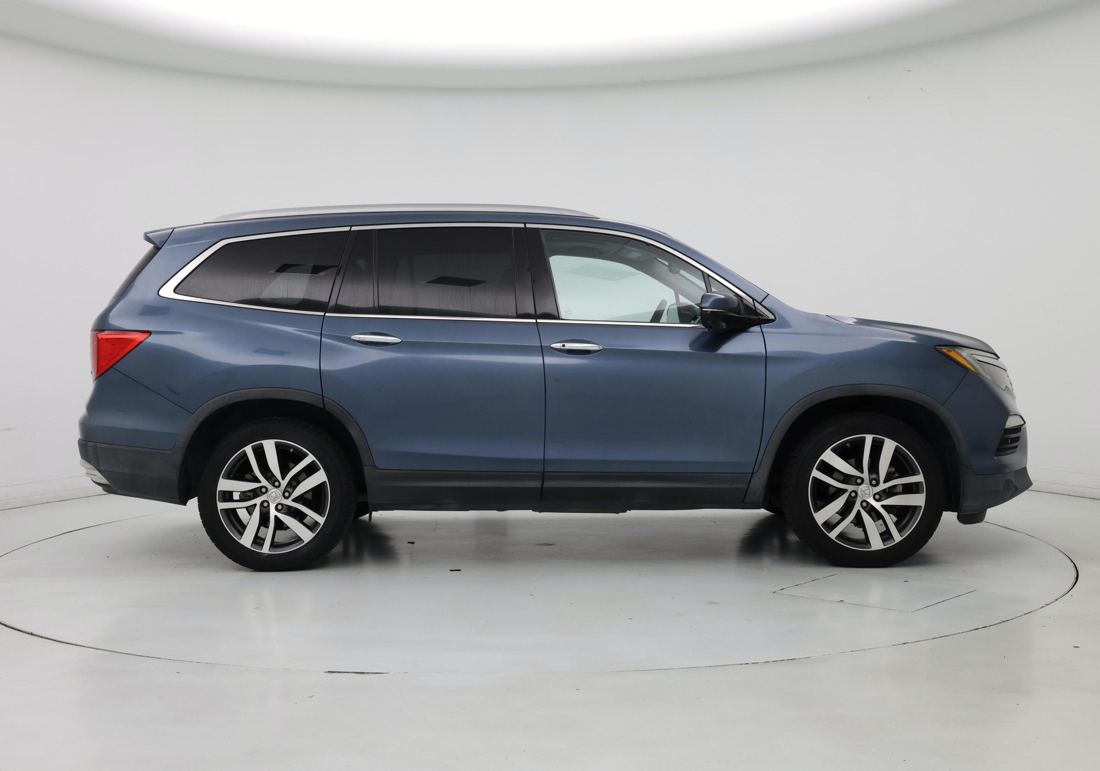 Thumbnail: 2017 Honda Pilot - 7