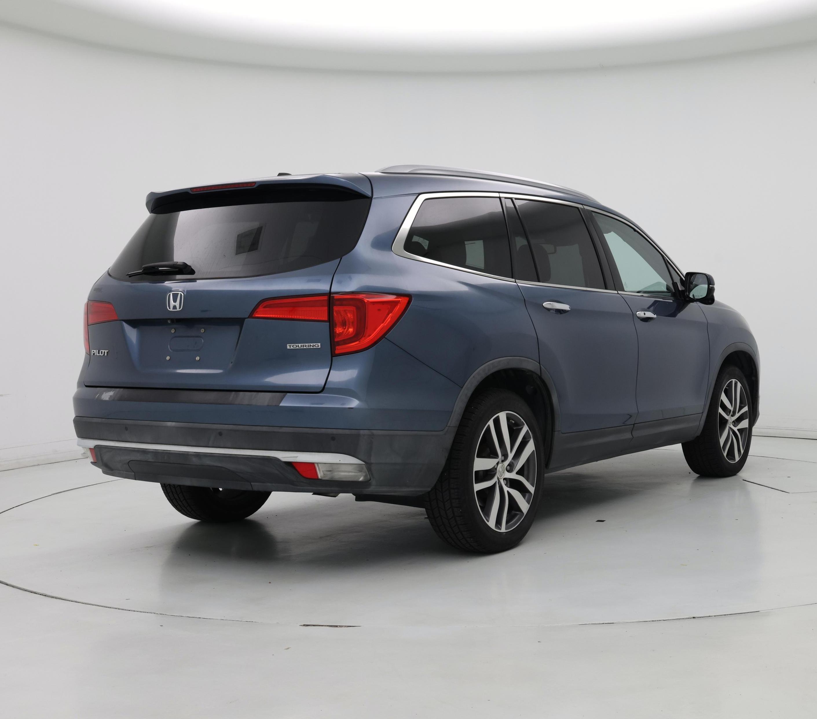 Thumbnail: 2017 Honda Pilot - 8