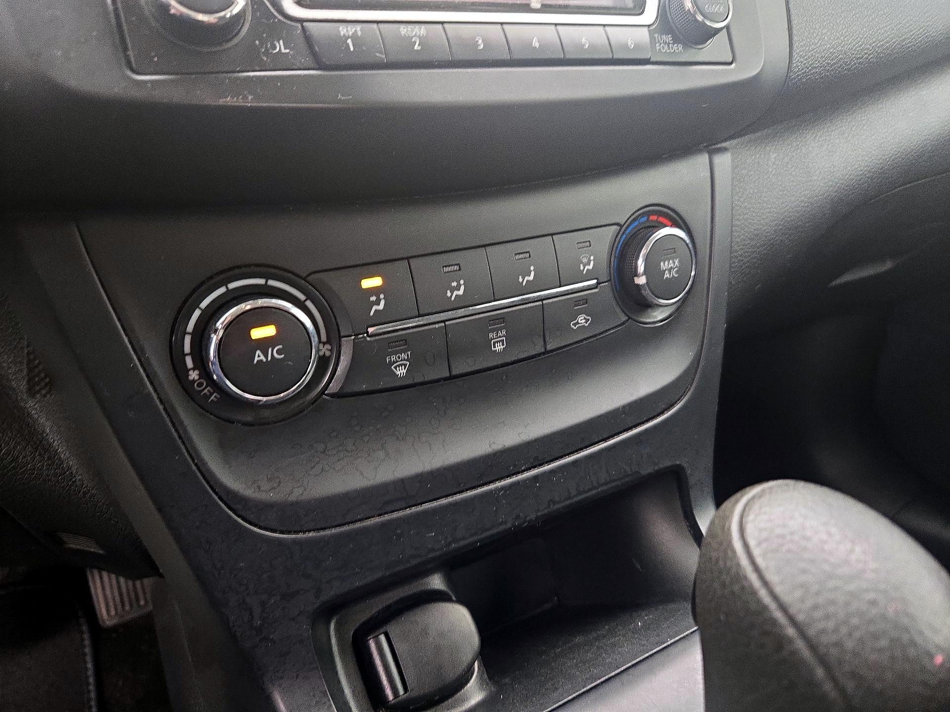 Thumbnail: 2018 Nissan Sentra - 16