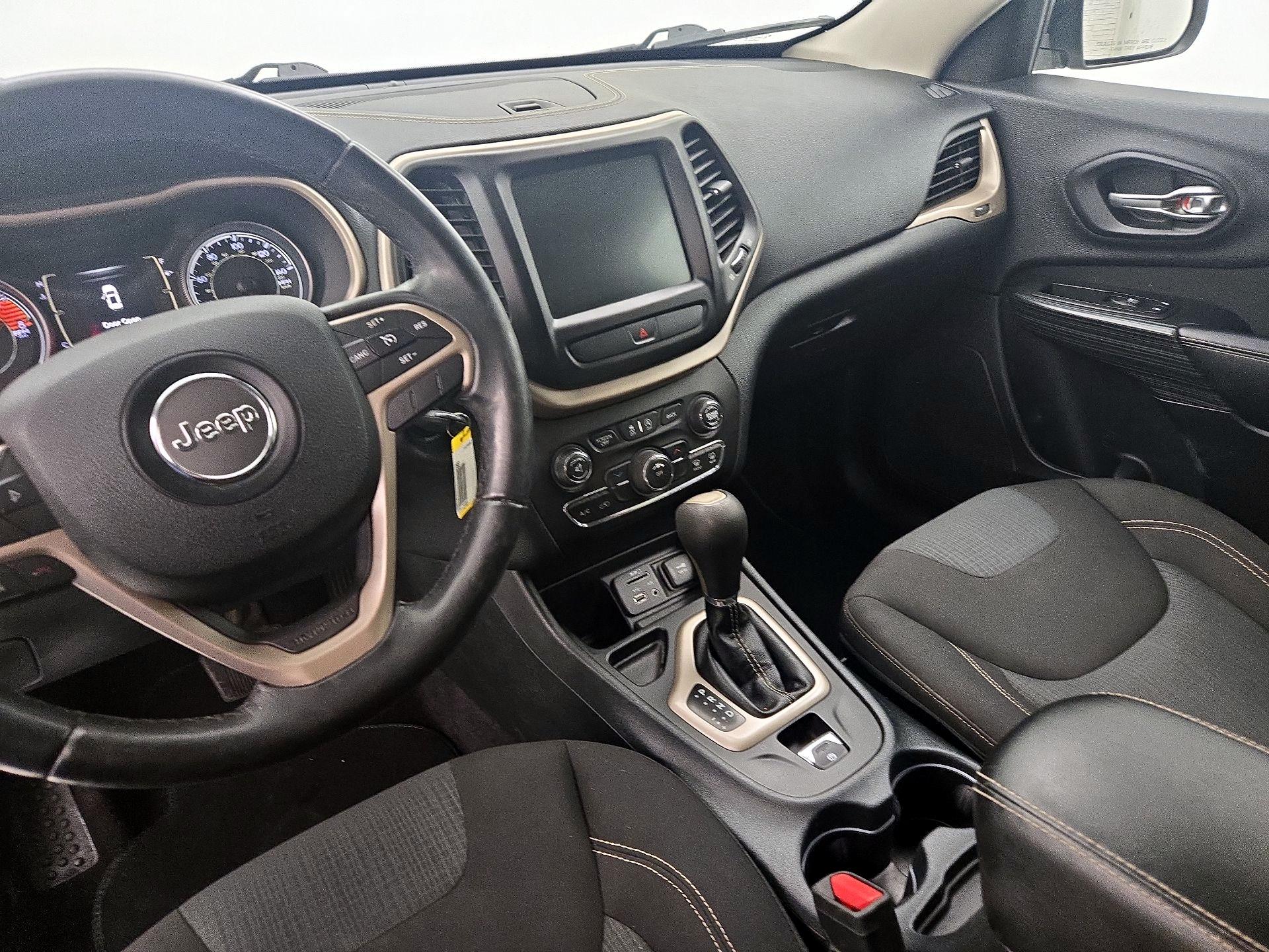 Thumbnail: 2016 Jeep Cherokee - 9