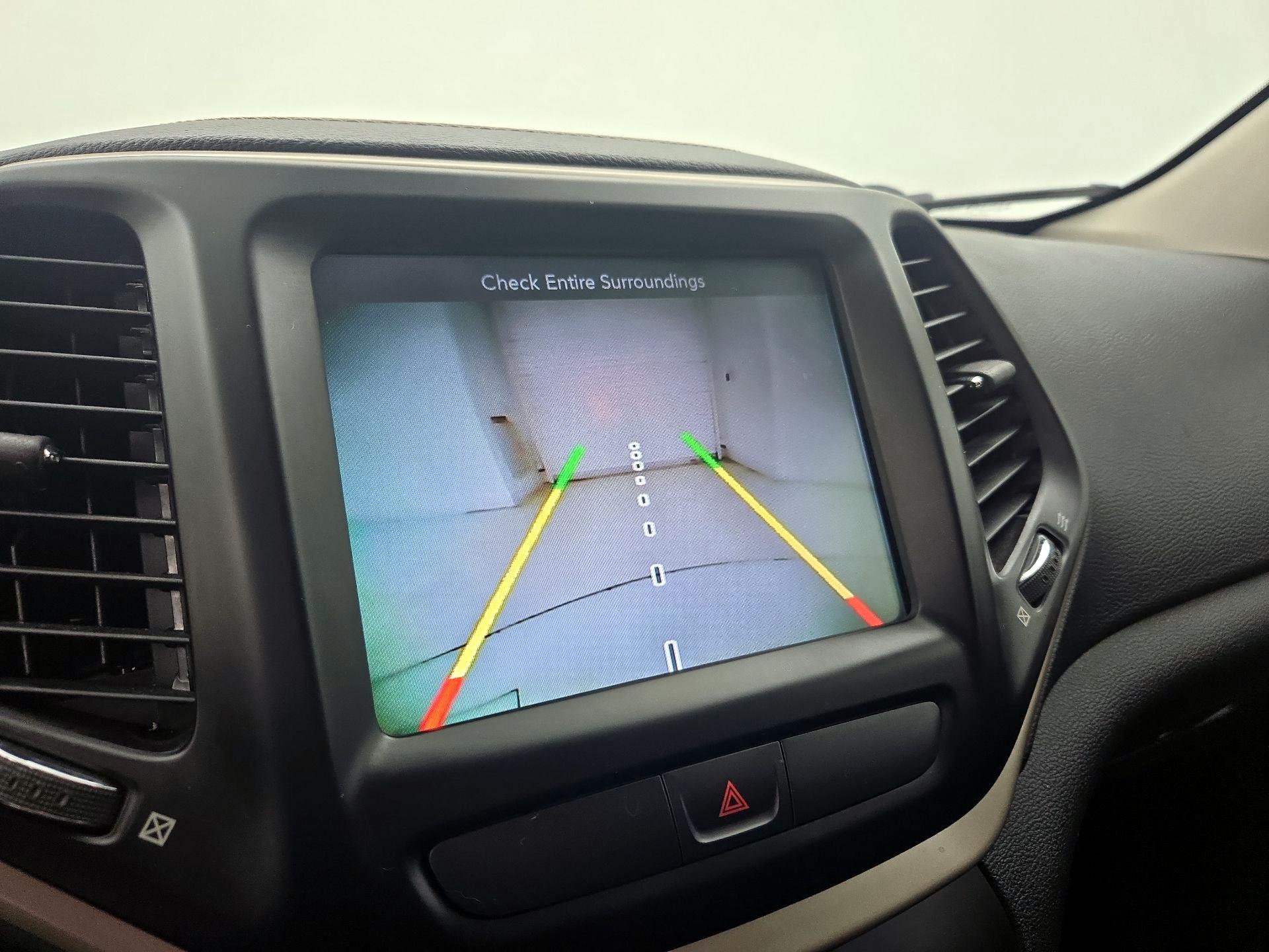Thumbnail: 2016 Jeep Cherokee - 14