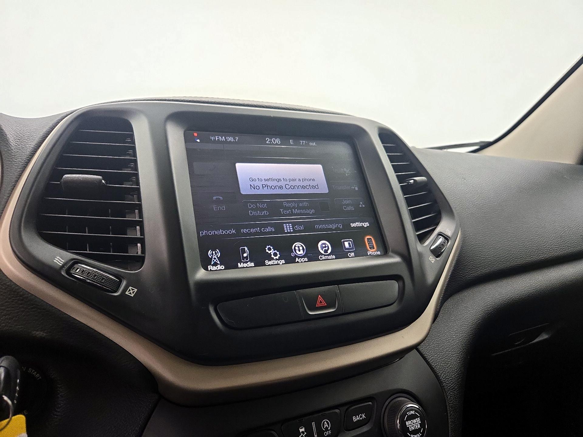 Thumbnail: 2016 Jeep Cherokee - 15