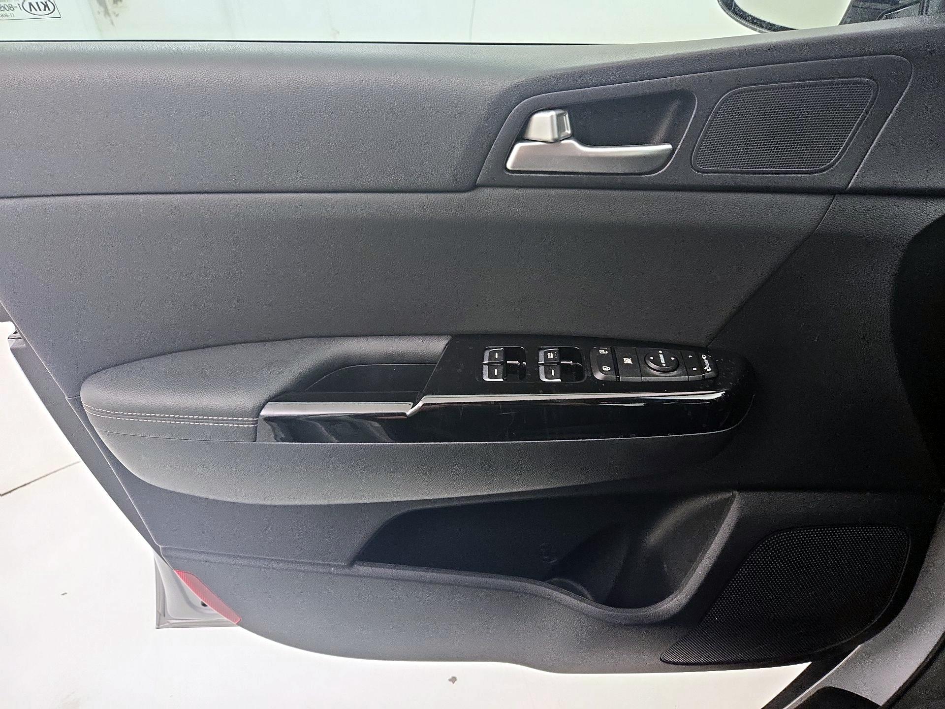 Thumbnail: 2020 Kia Sportage - 12
