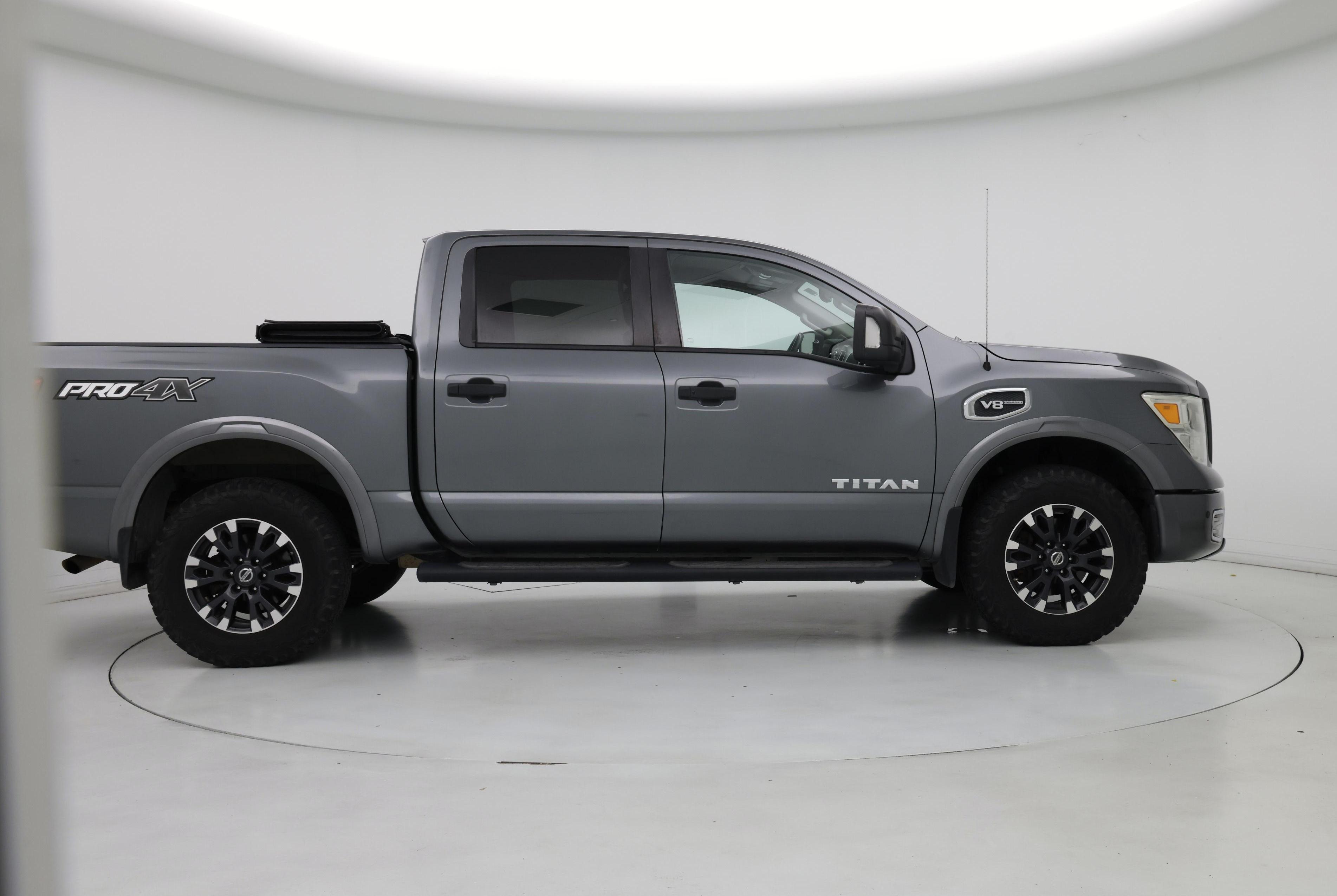 Thumbnail: 2017 Nissan Titan - 7