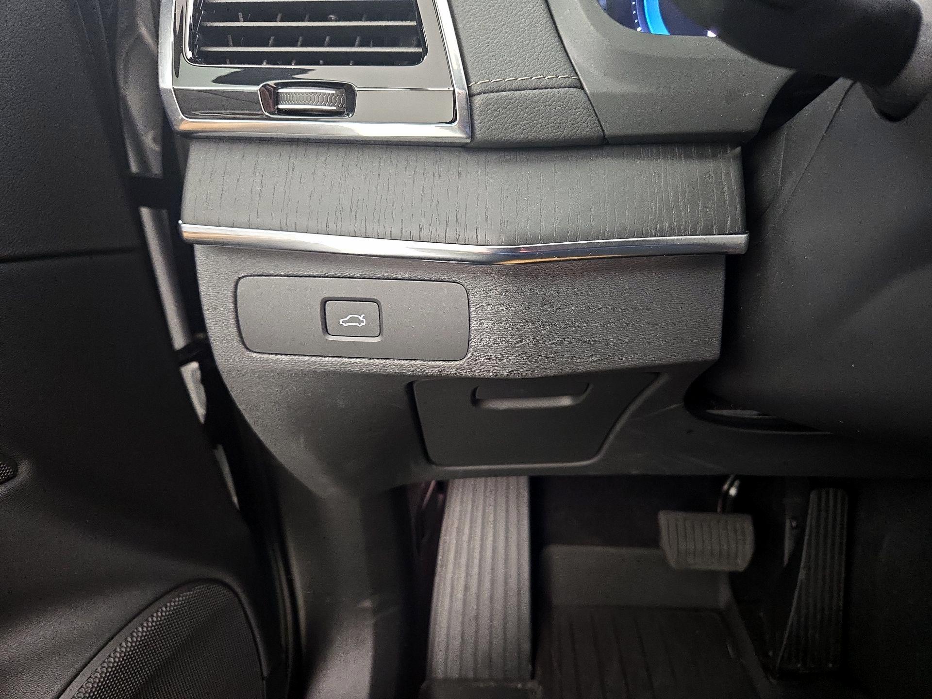 Thumbnail: 2023 Volvo XC90 - 13