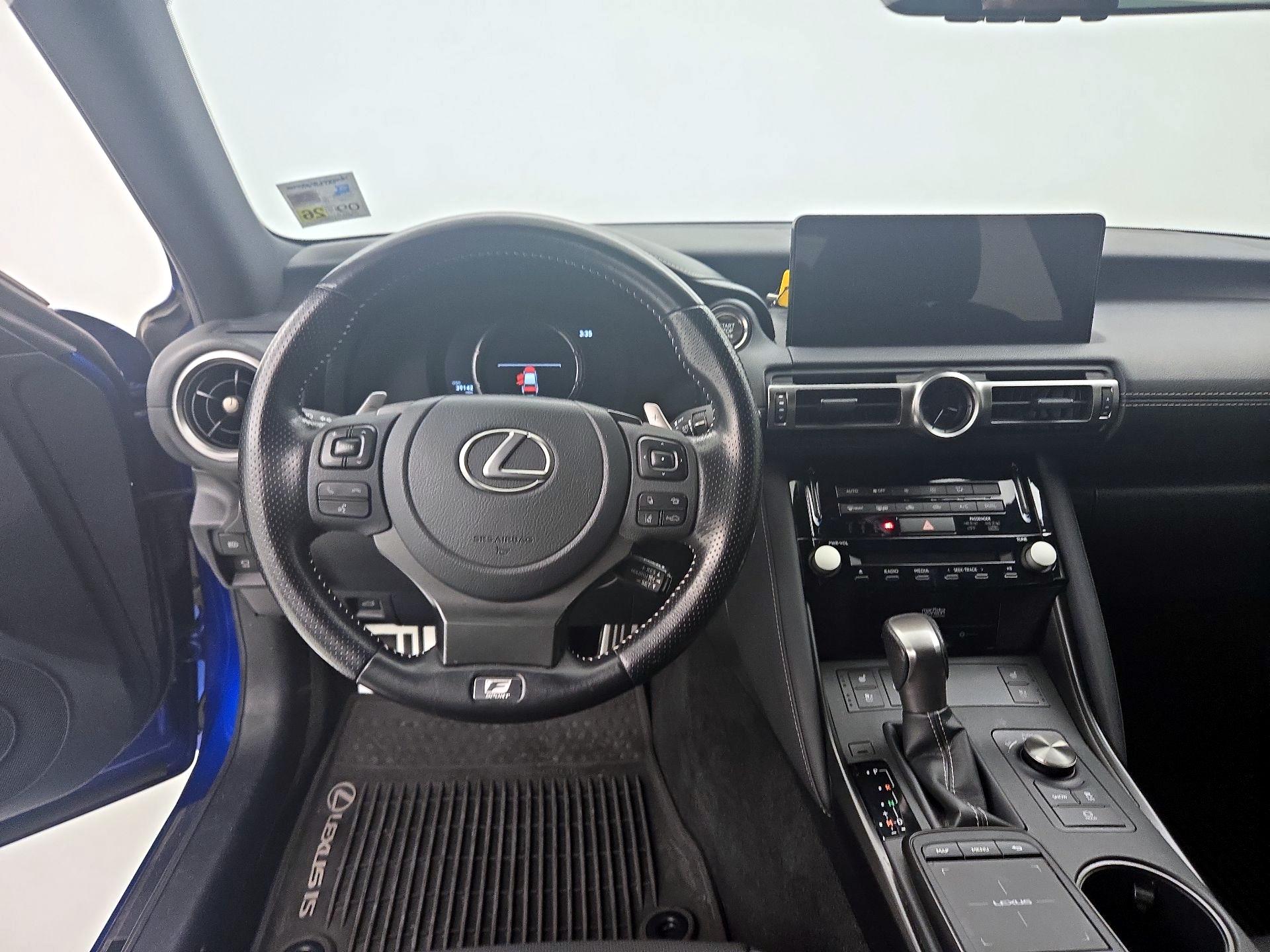 Thumbnail: 2022 Lexus IS - 10