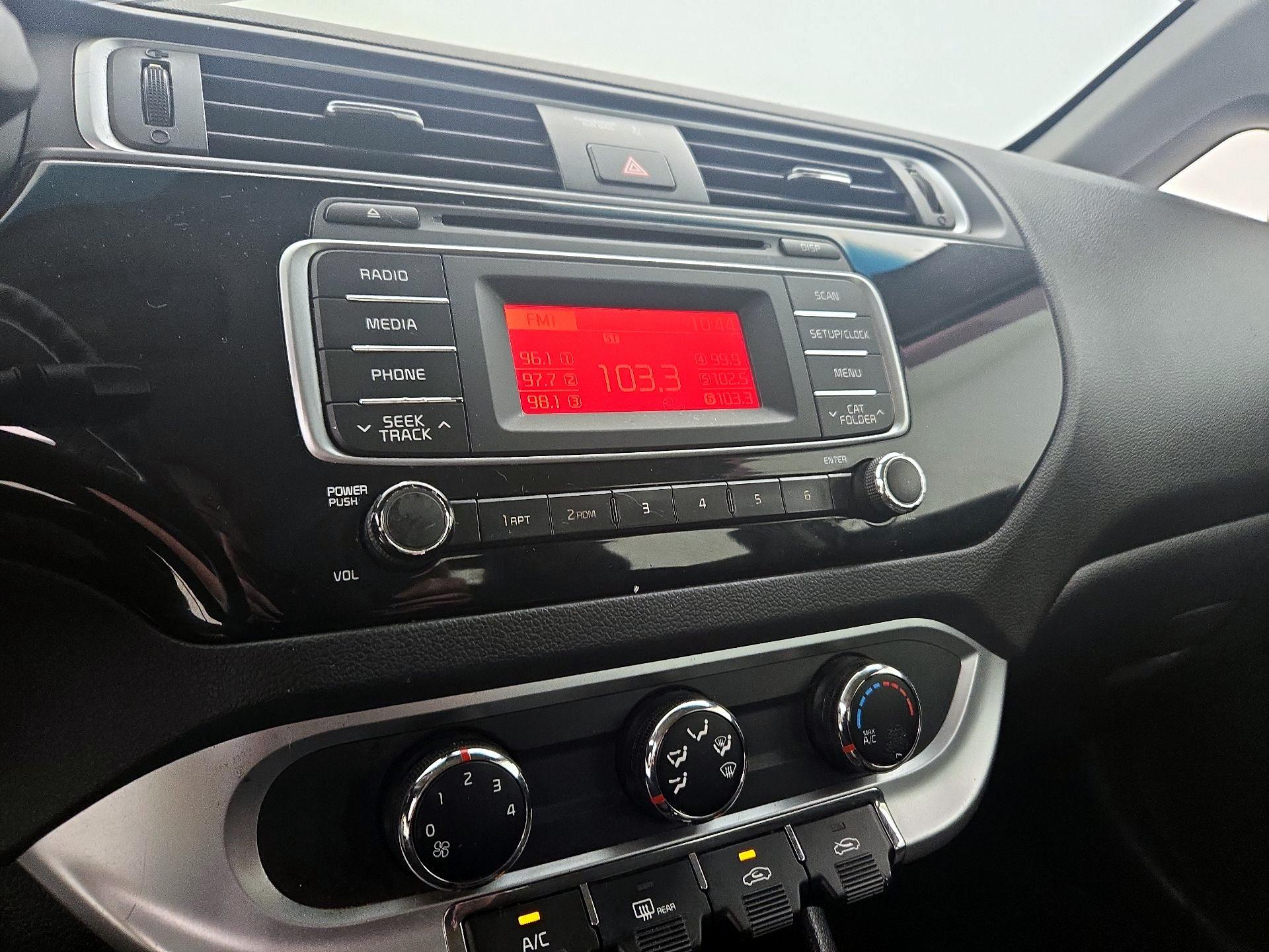 Thumbnail: 2017 Kia Rio - 14