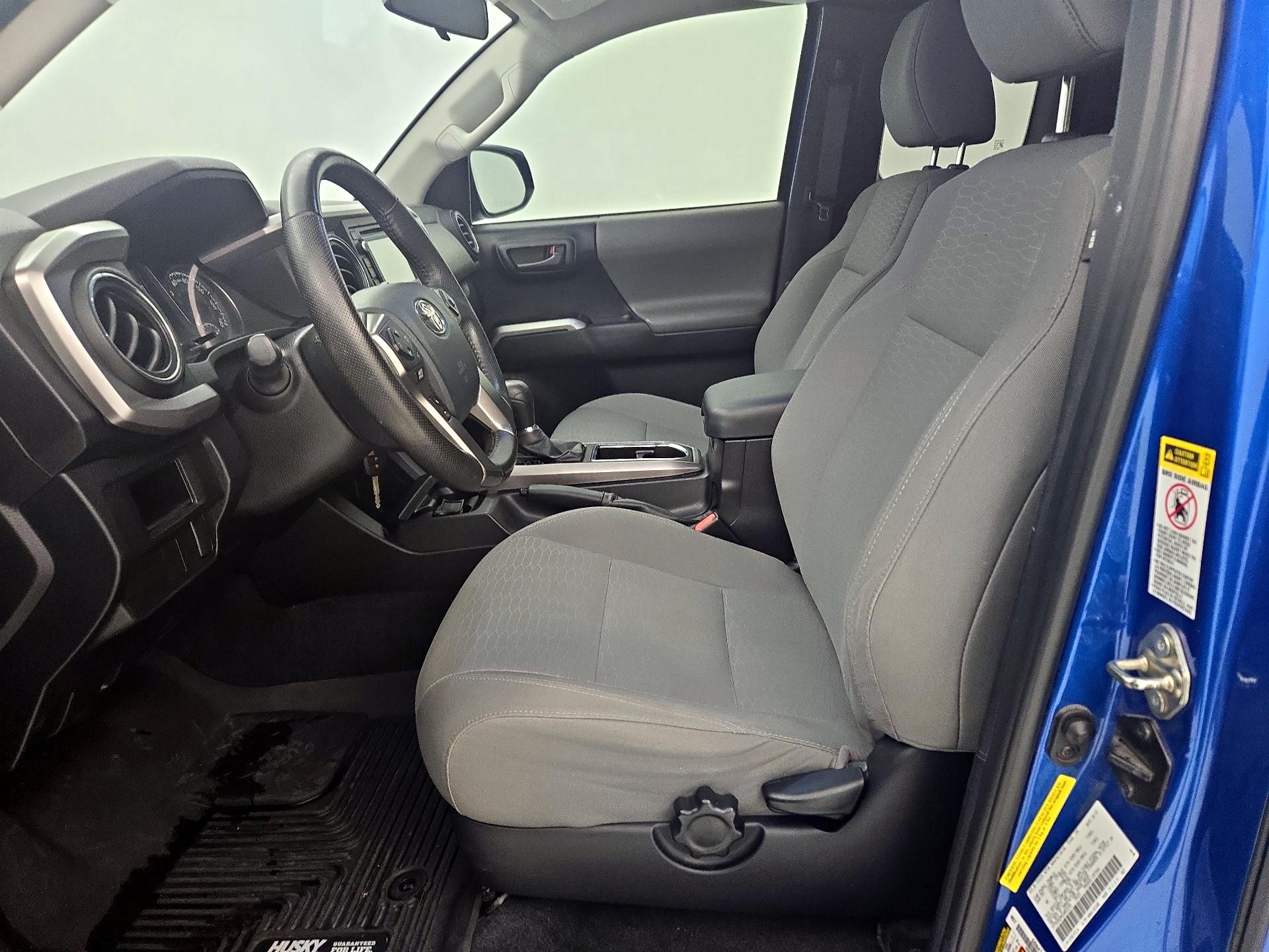 Thumbnail: 2016 Toyota Tacoma - 11