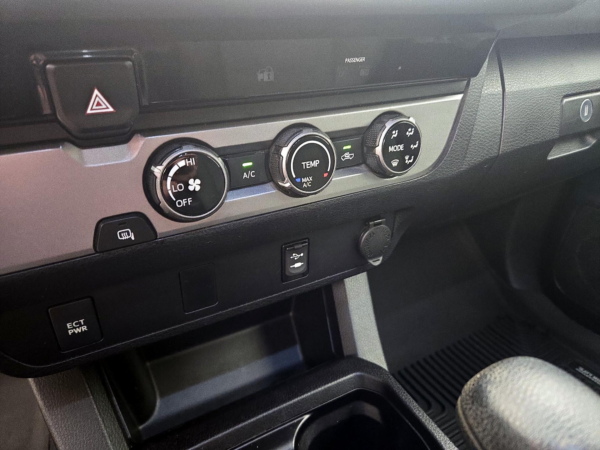 Thumbnail: 2016 Toyota Tacoma - 15