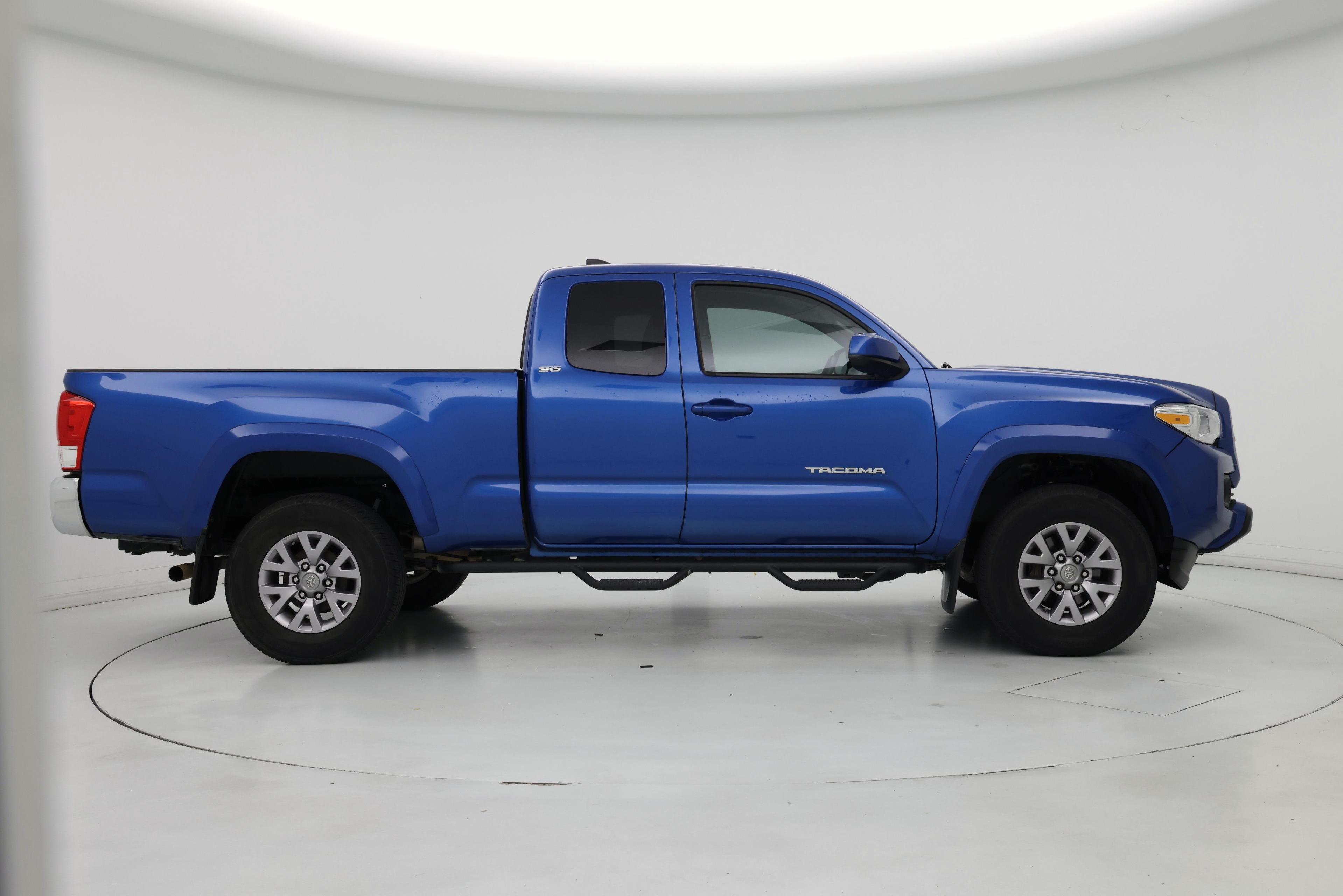 Thumbnail: 2016 Toyota Tacoma - 7