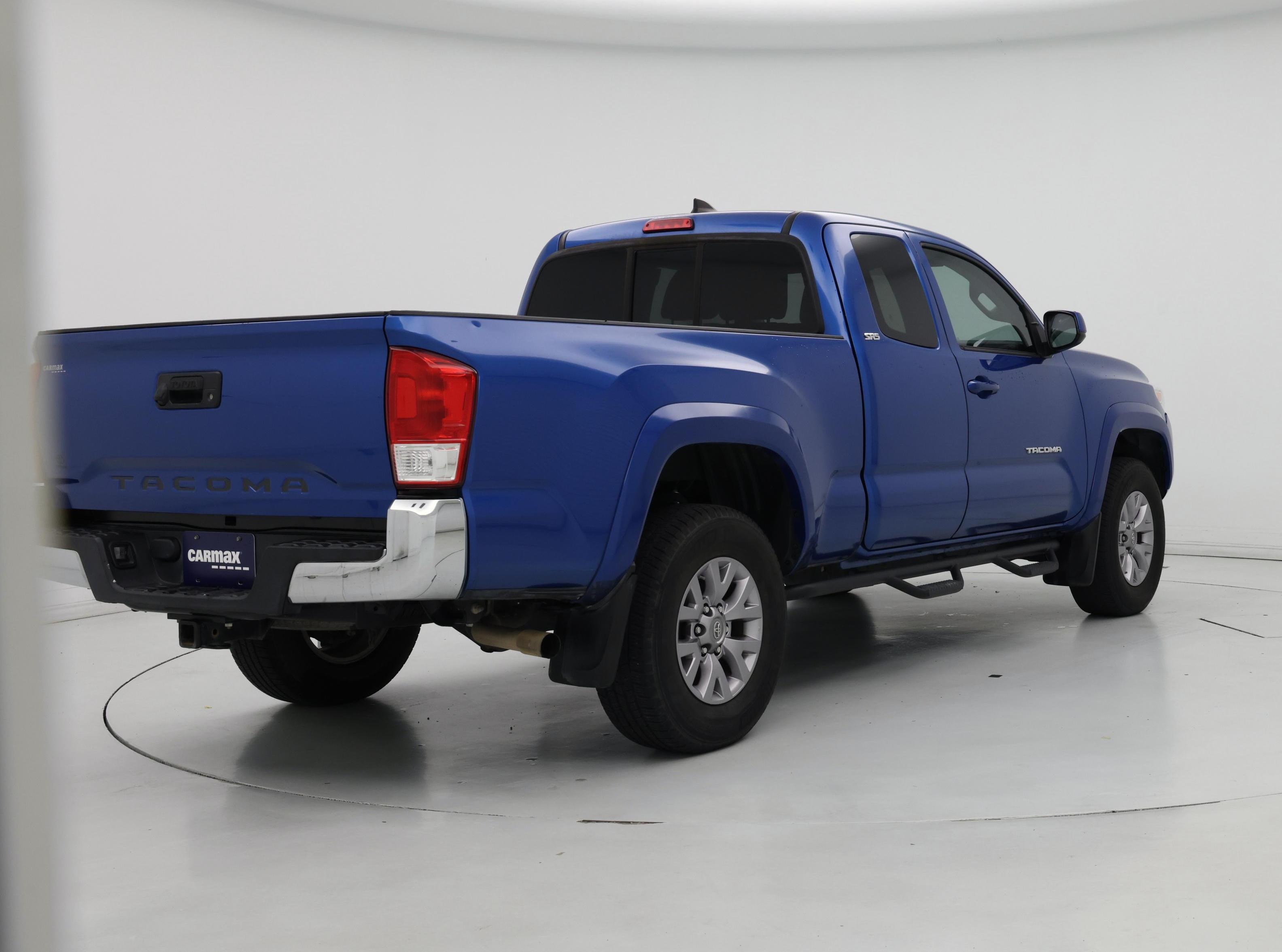 Thumbnail: 2016 Toyota Tacoma - 8