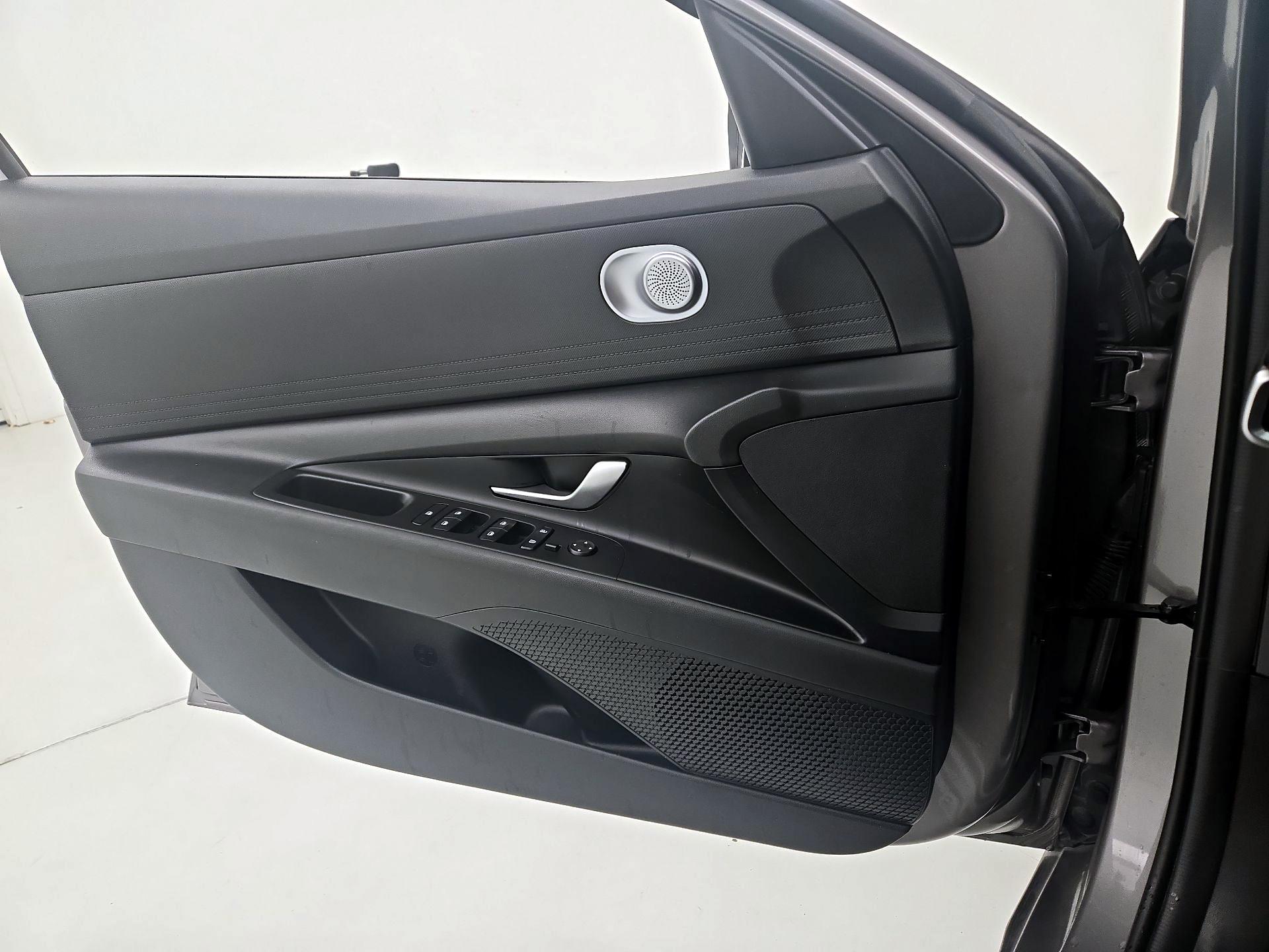 Thumbnail: 2023 Hyundai Elantra - 12