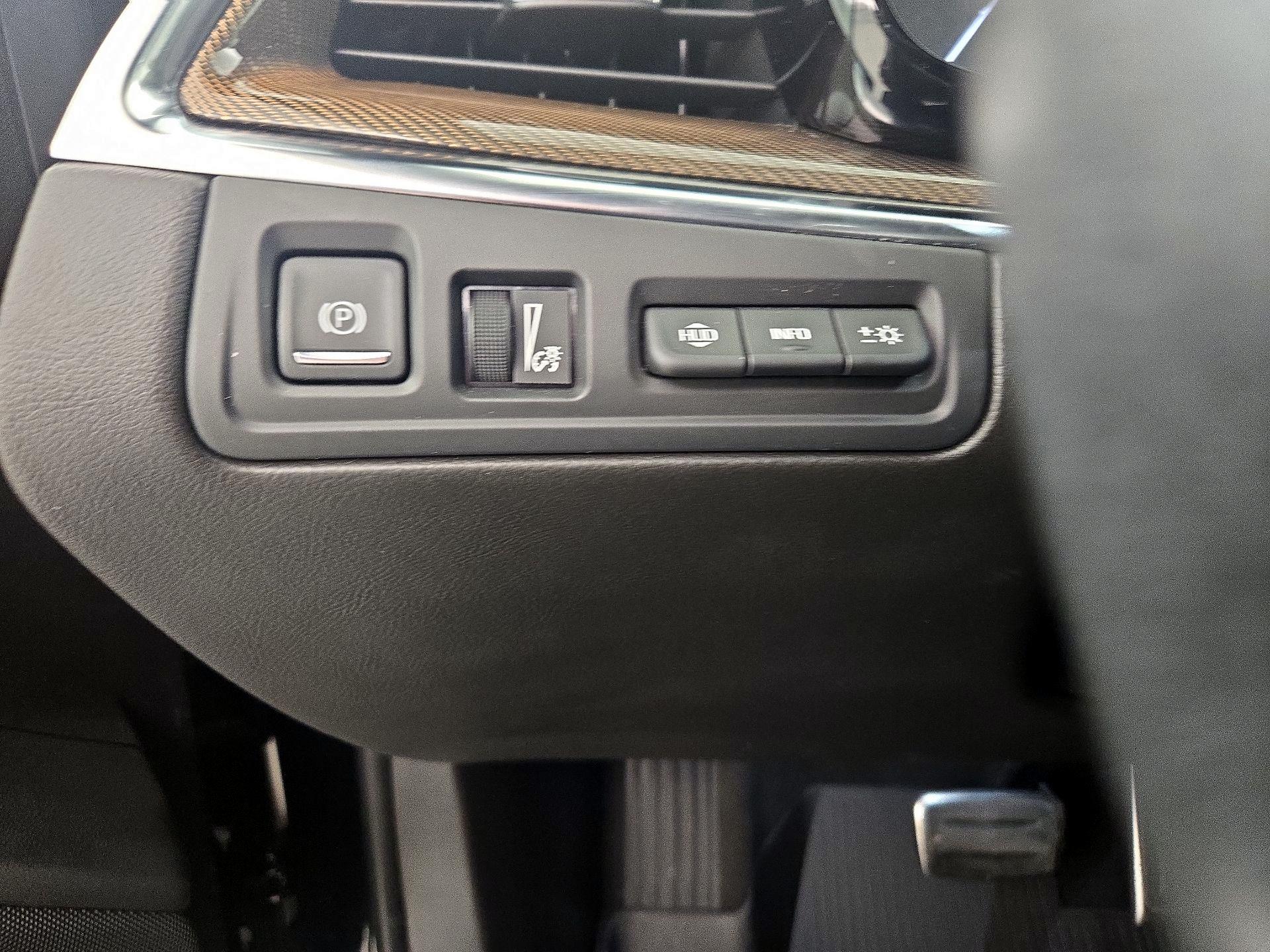 Thumbnail: 2023 Cadillac XT5 - 13