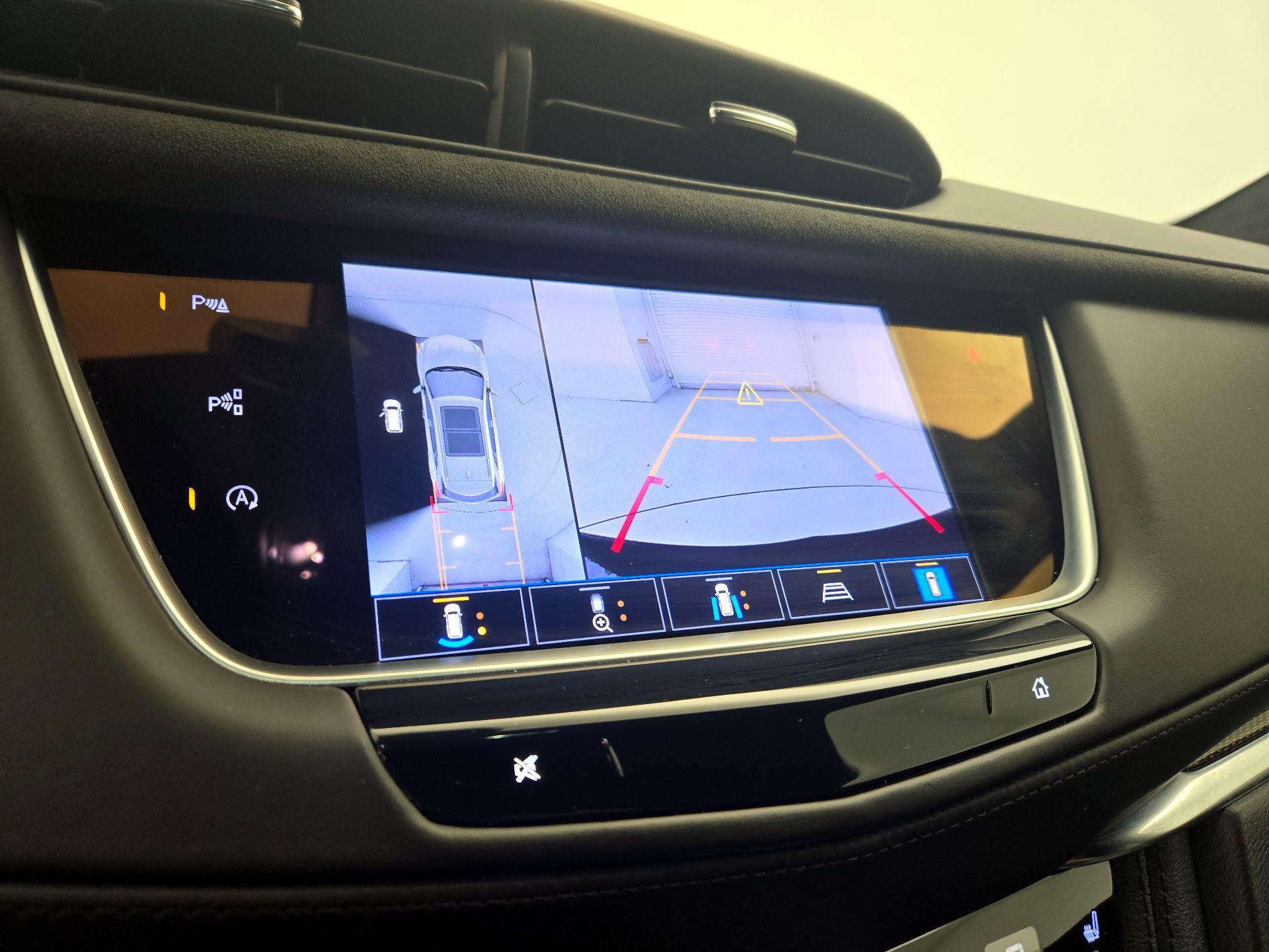 Thumbnail: 2023 Cadillac XT5 - 14