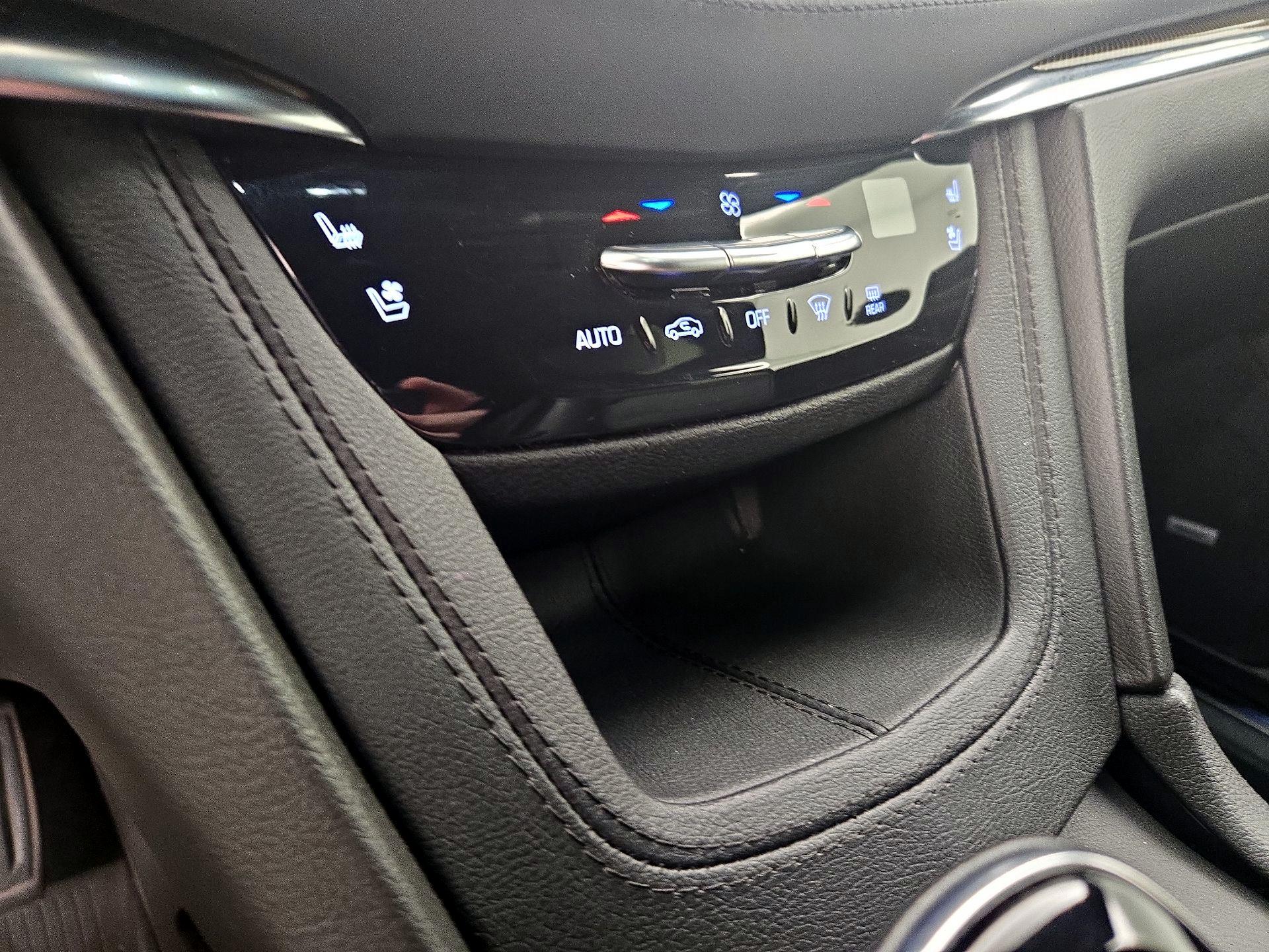 Thumbnail: 2023 Cadillac XT5 - 16