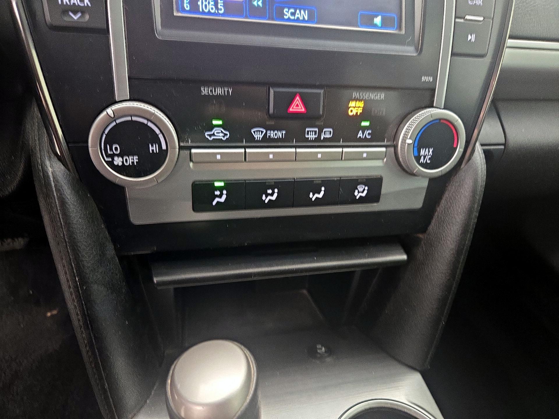 Thumbnail: 2014 Toyota Camry - 15