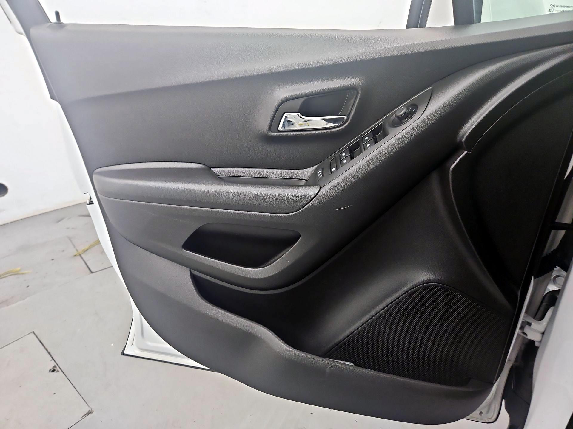 Thumbnail: 2022 Chevrolet Trax - 12