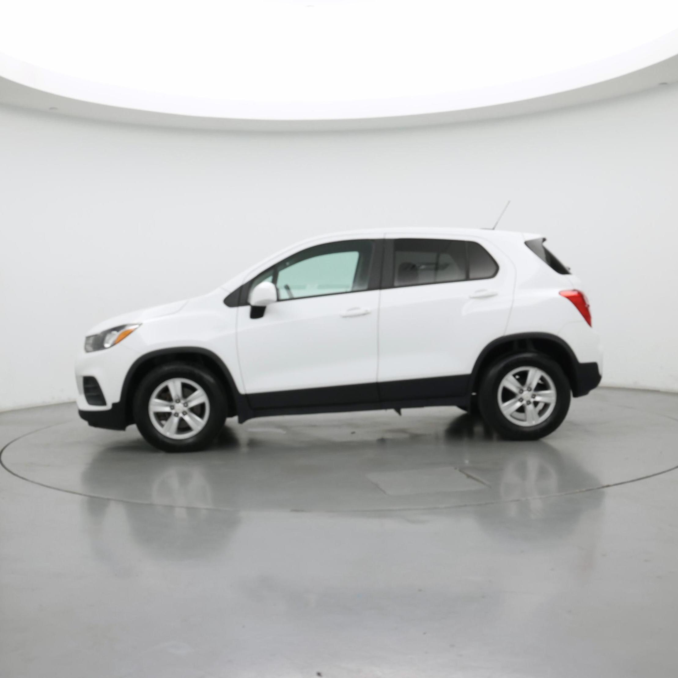 Thumbnail: 2022 Chevrolet Trax - 3