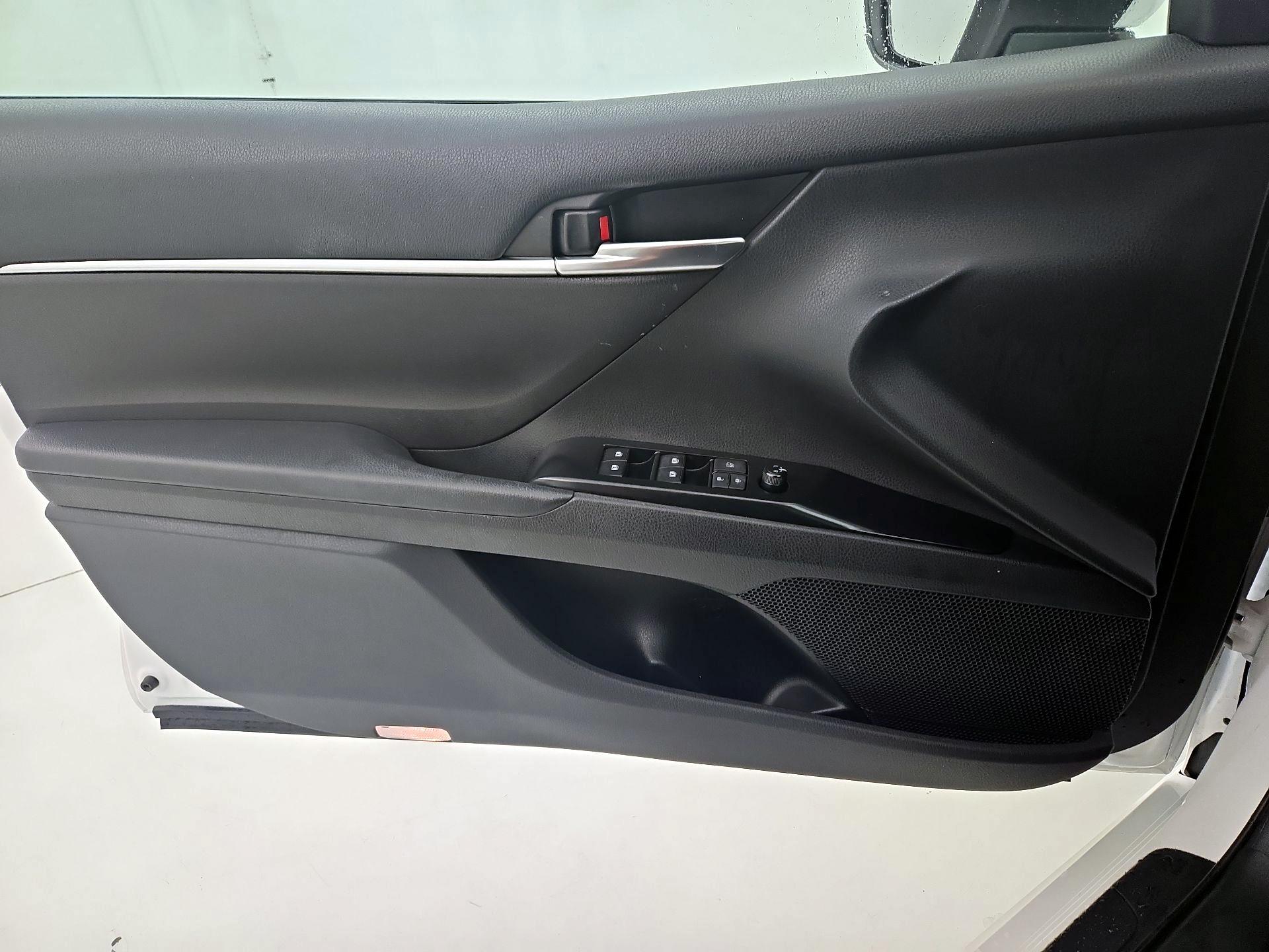 Thumbnail: 2019 Toyota Camry - 12