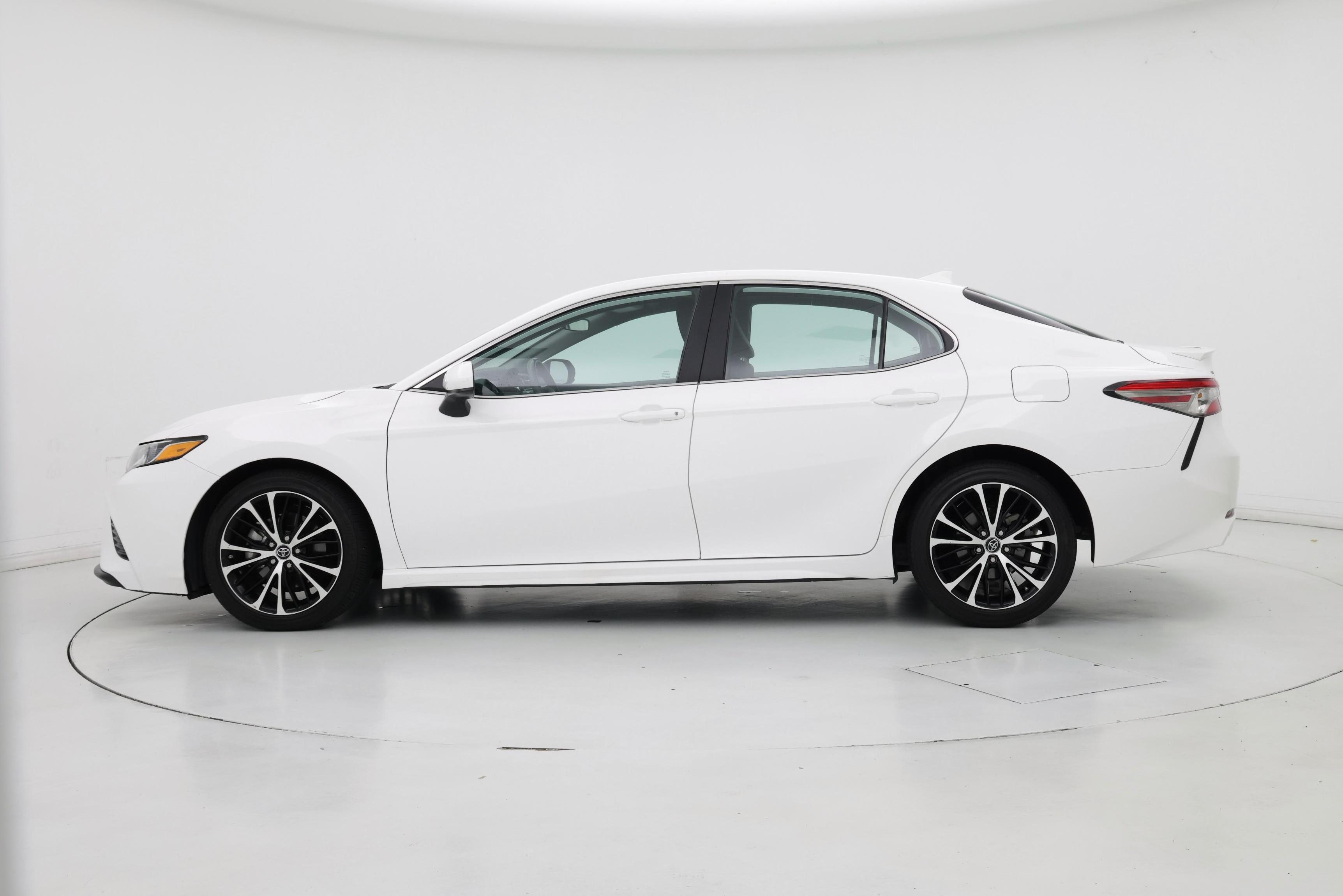 Thumbnail: 2019 Toyota Camry - 3