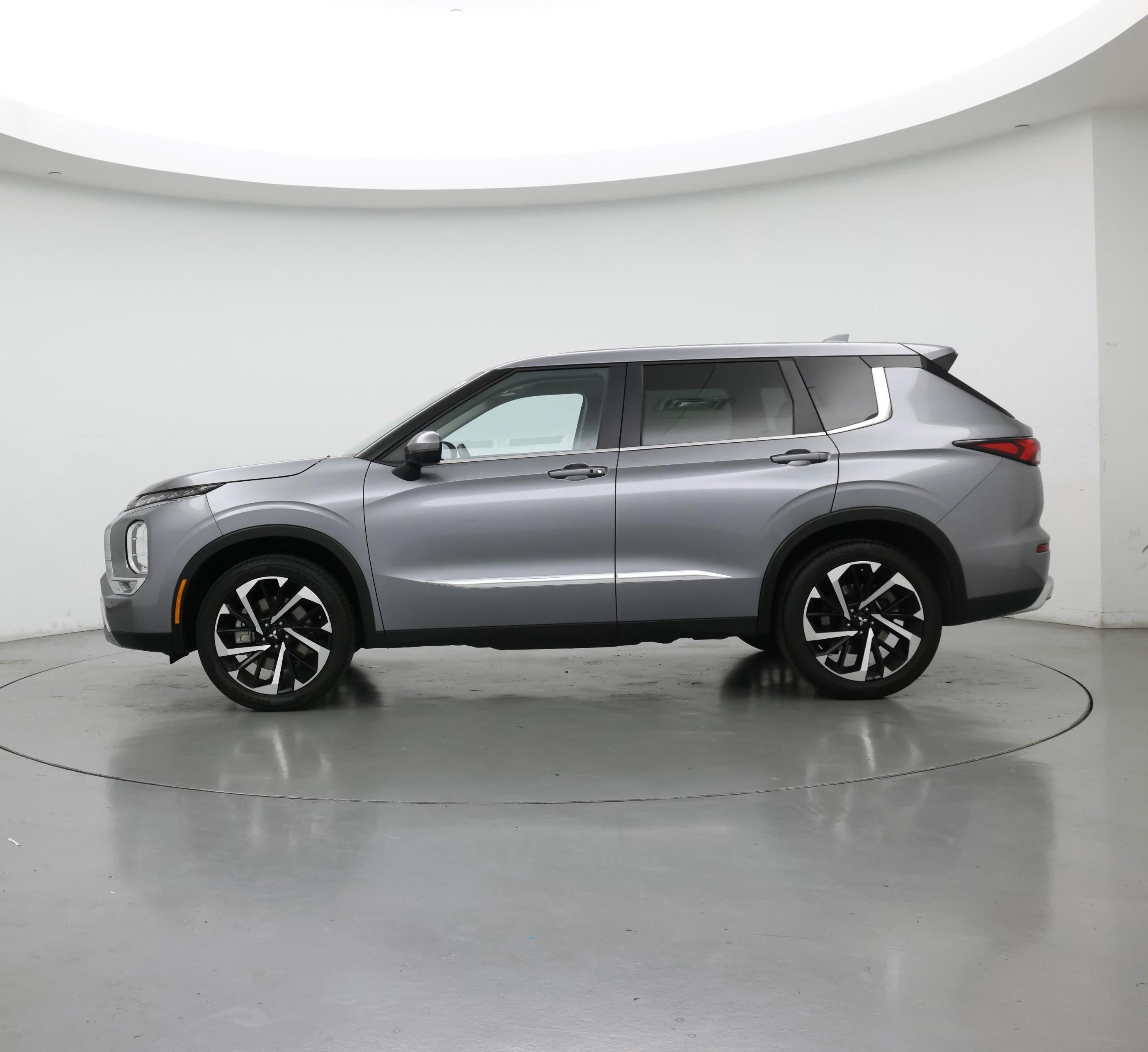 Thumbnail: 2022 Mitsubishi Outlander - 3
