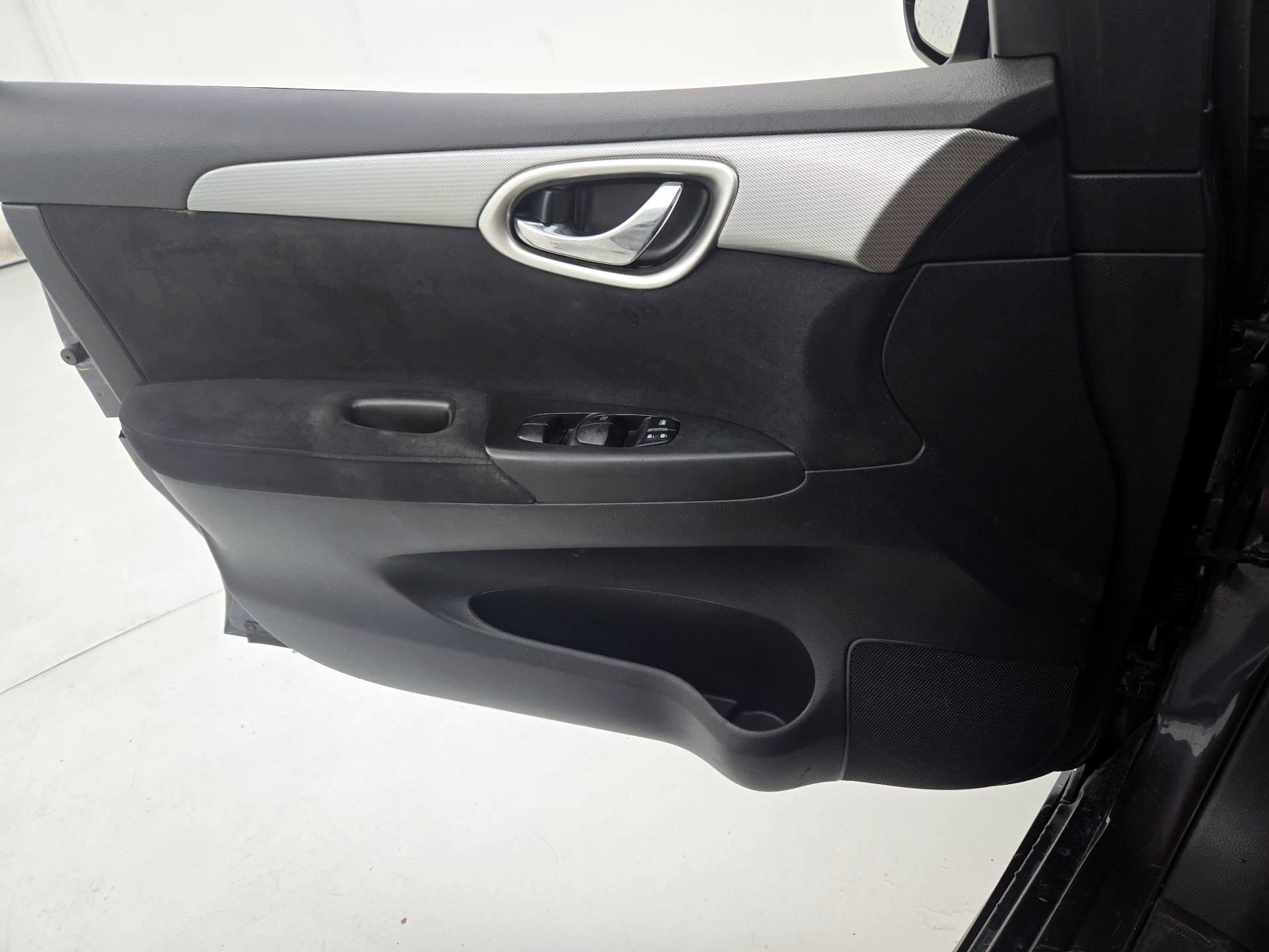 Thumbnail: 2014 Nissan Sentra - 12