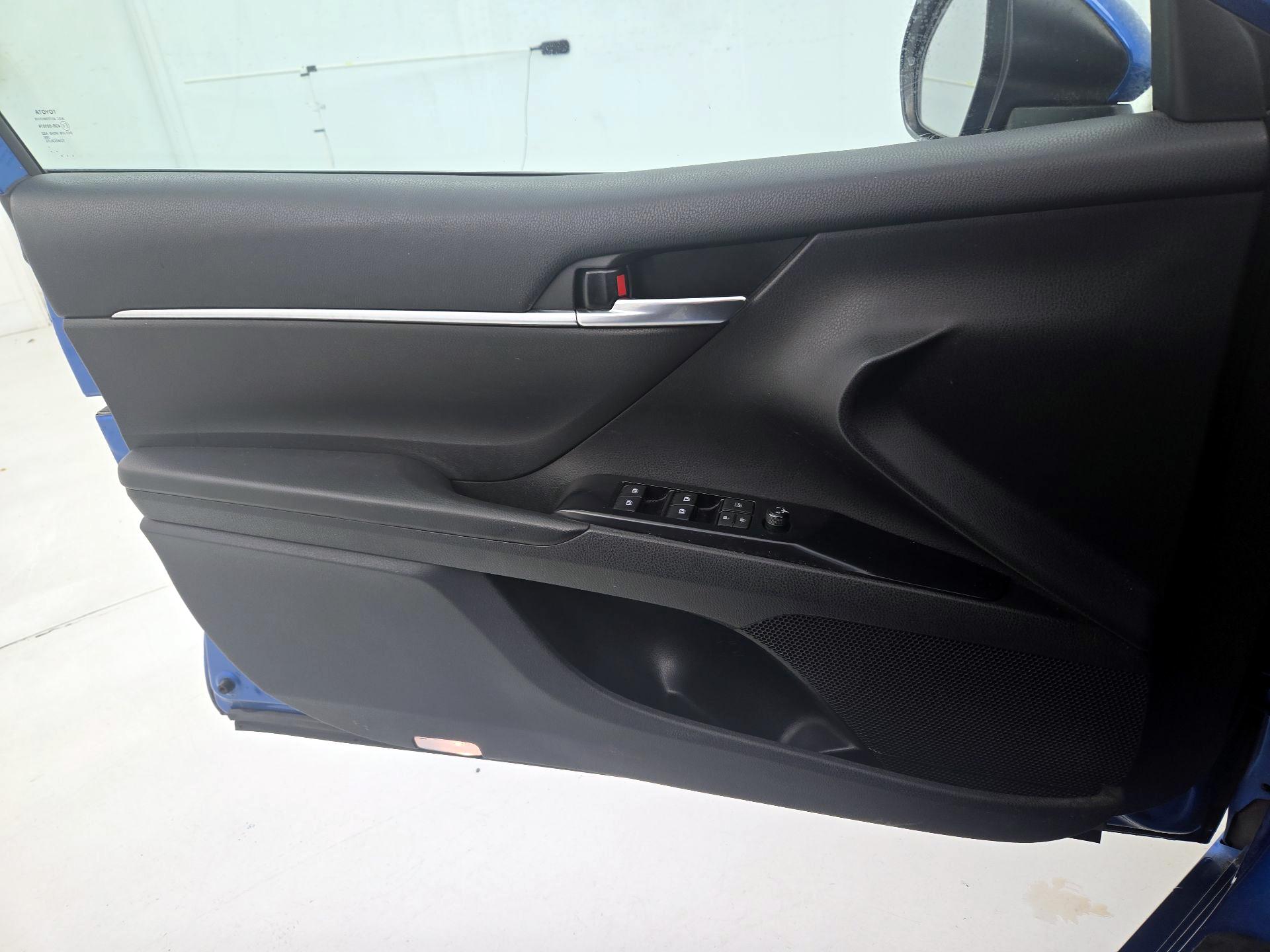 Thumbnail: 2019 Toyota Camry - 12