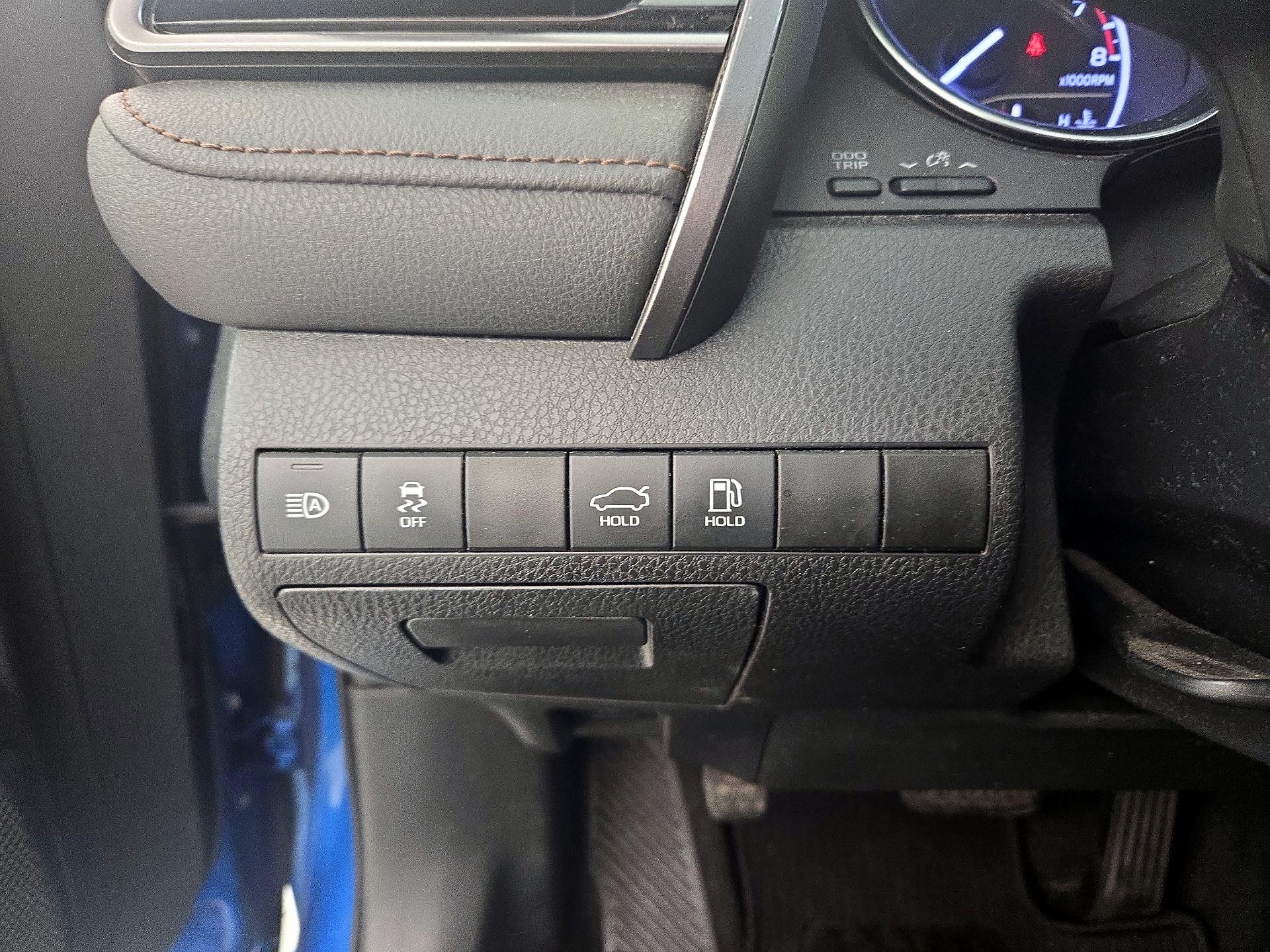 Thumbnail: 2019 Toyota Camry - 13