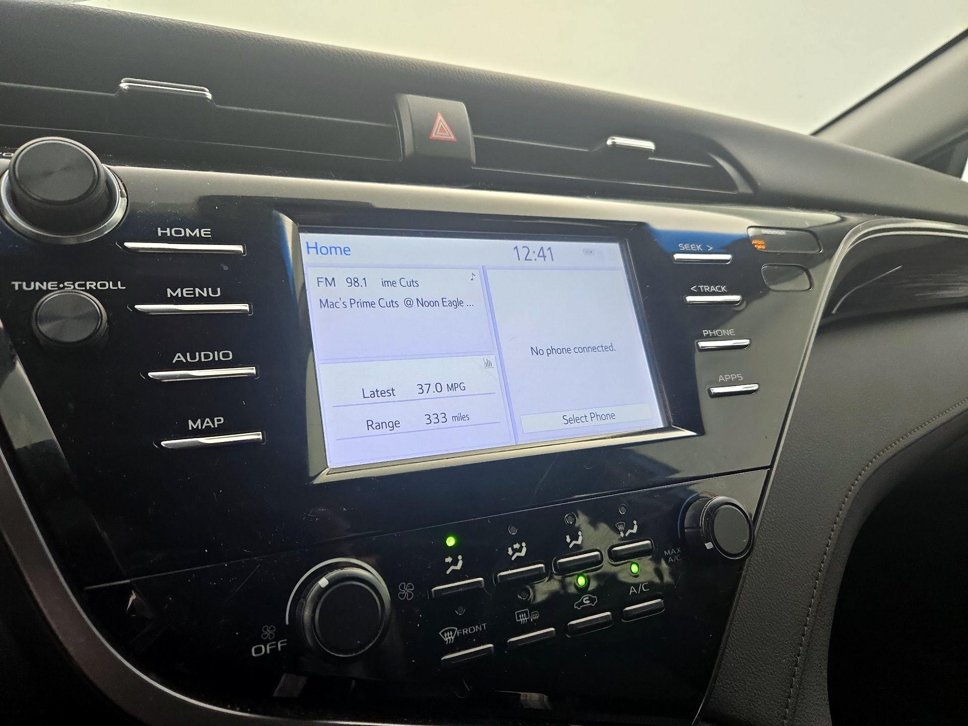 Thumbnail: 2019 Toyota Camry - 15