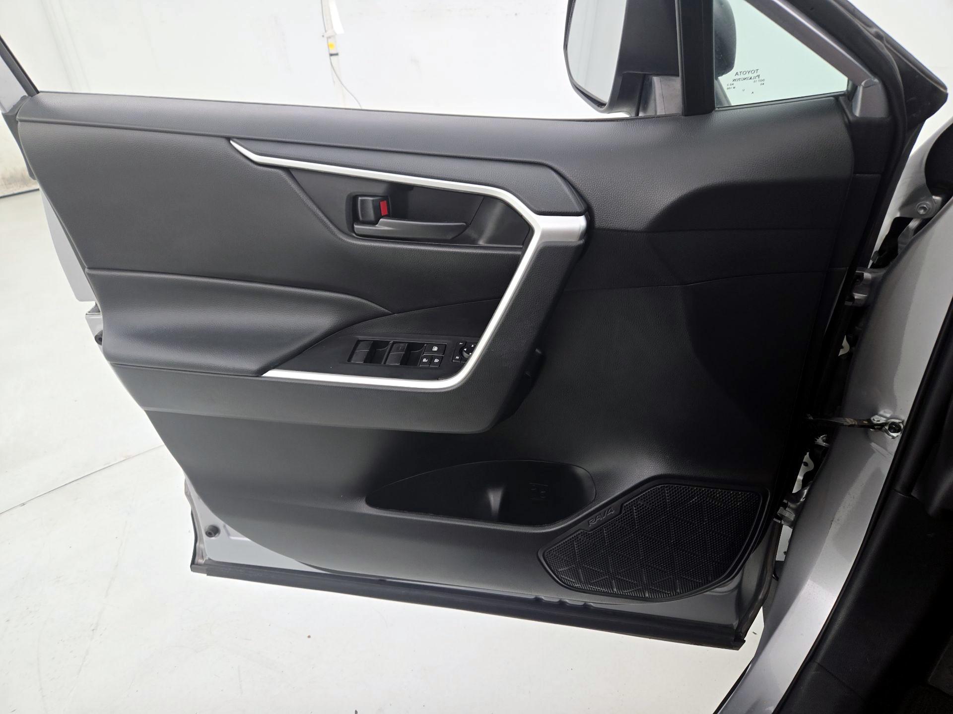 Thumbnail: 2022 Toyota RAV4 - 12