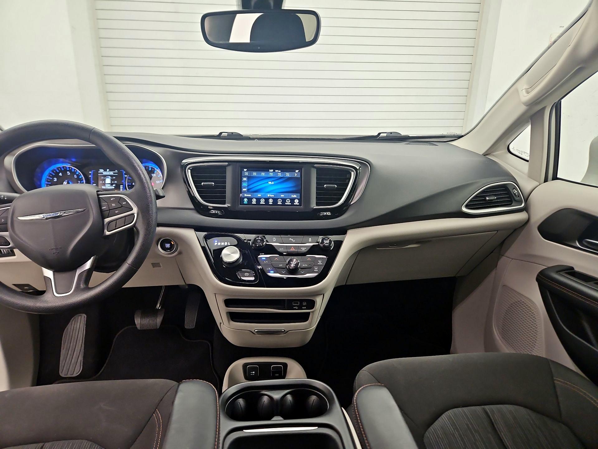 Thumbnail: 2020 Chrysler Pacifica - 9
