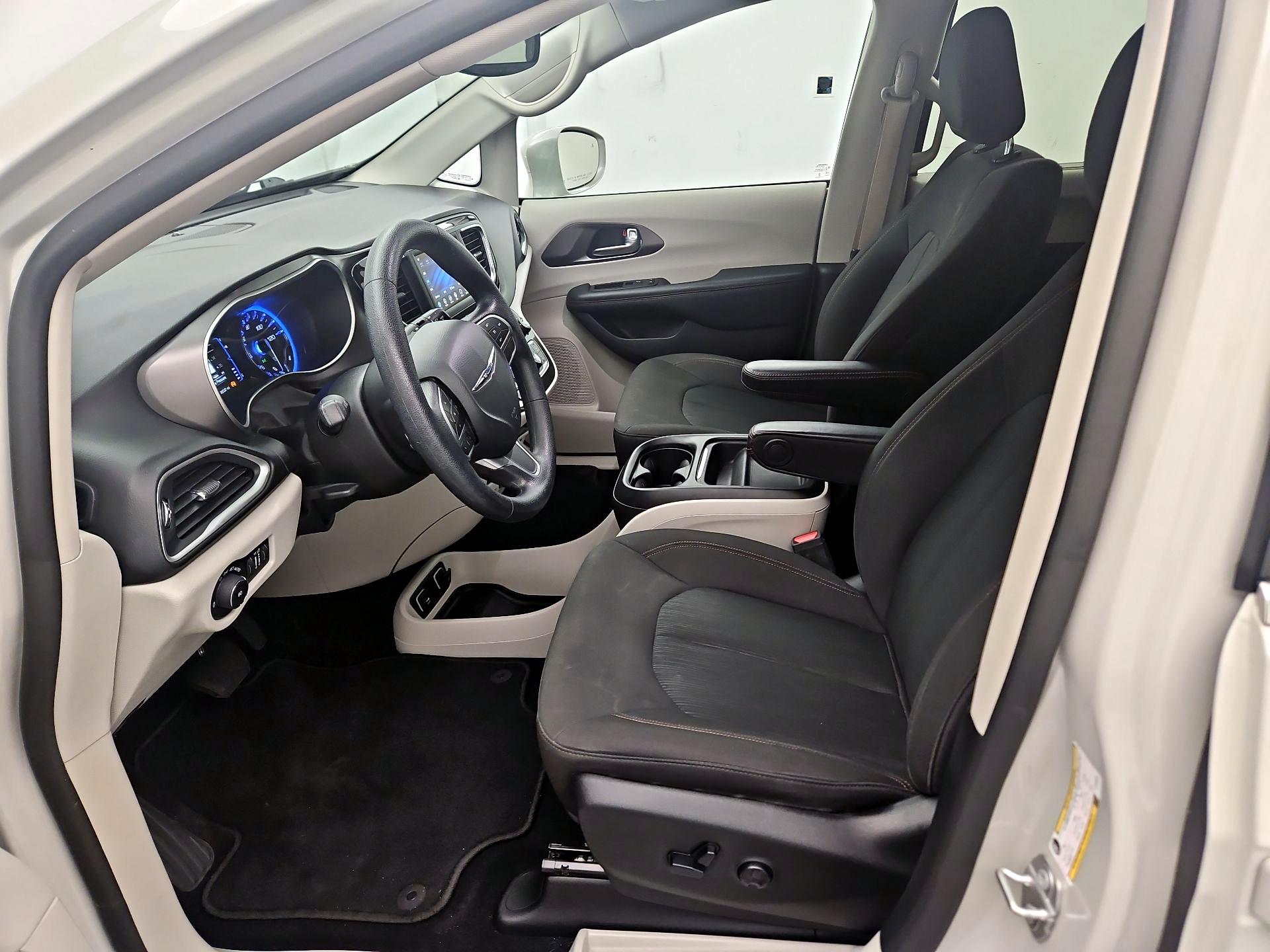 Thumbnail: 2020 Chrysler Pacifica - 11