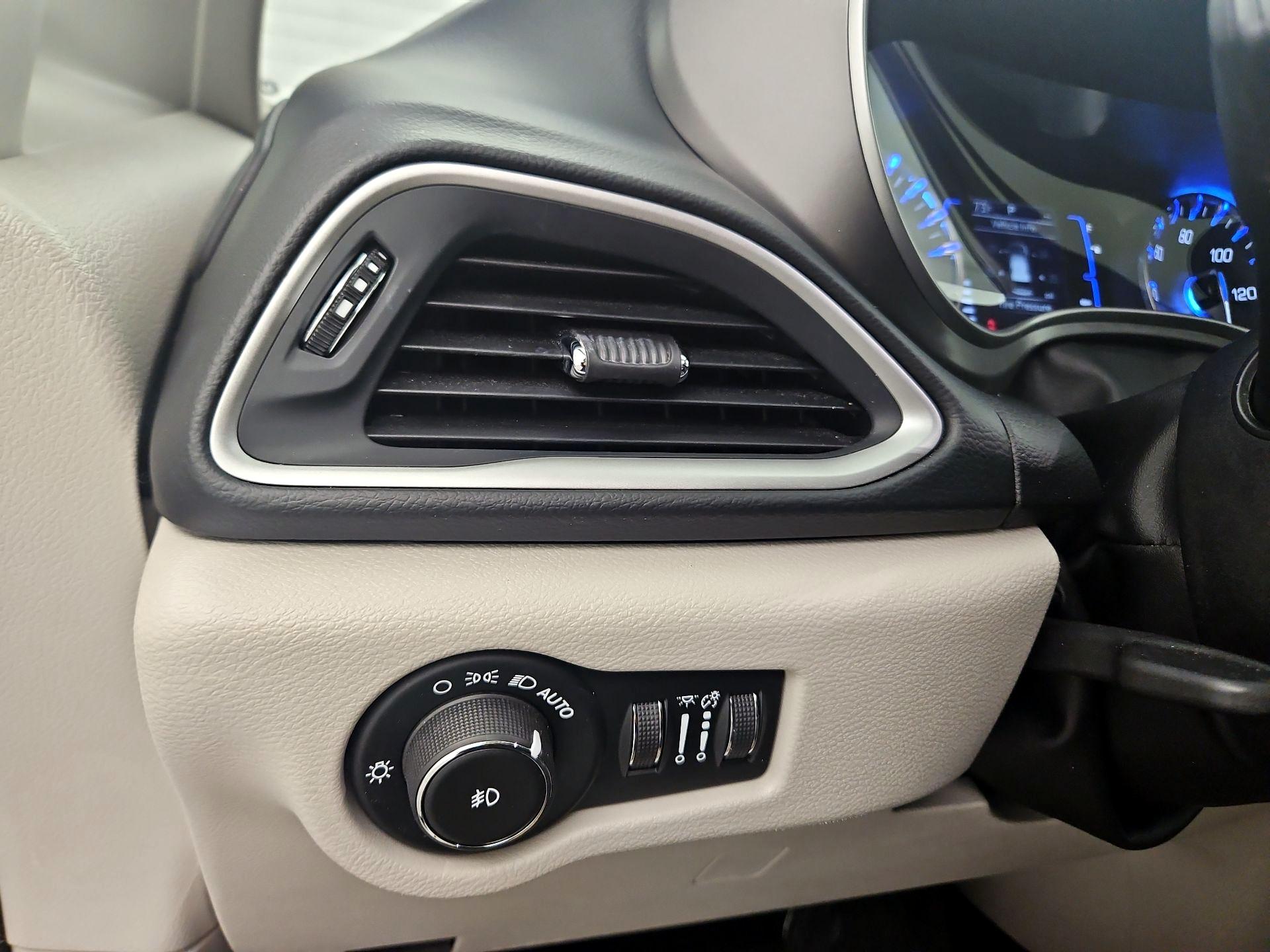 Thumbnail: 2020 Chrysler Pacifica - 13