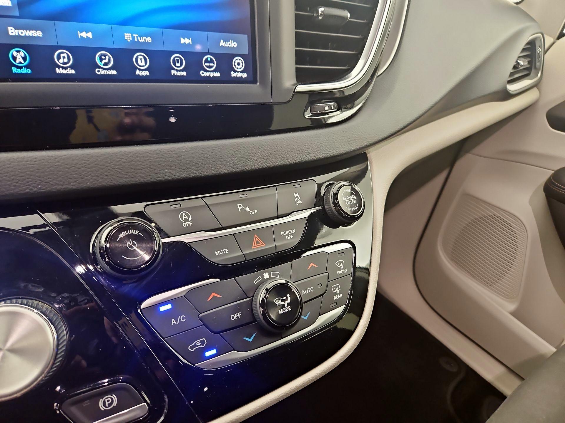 Thumbnail: 2020 Chrysler Pacifica - 15