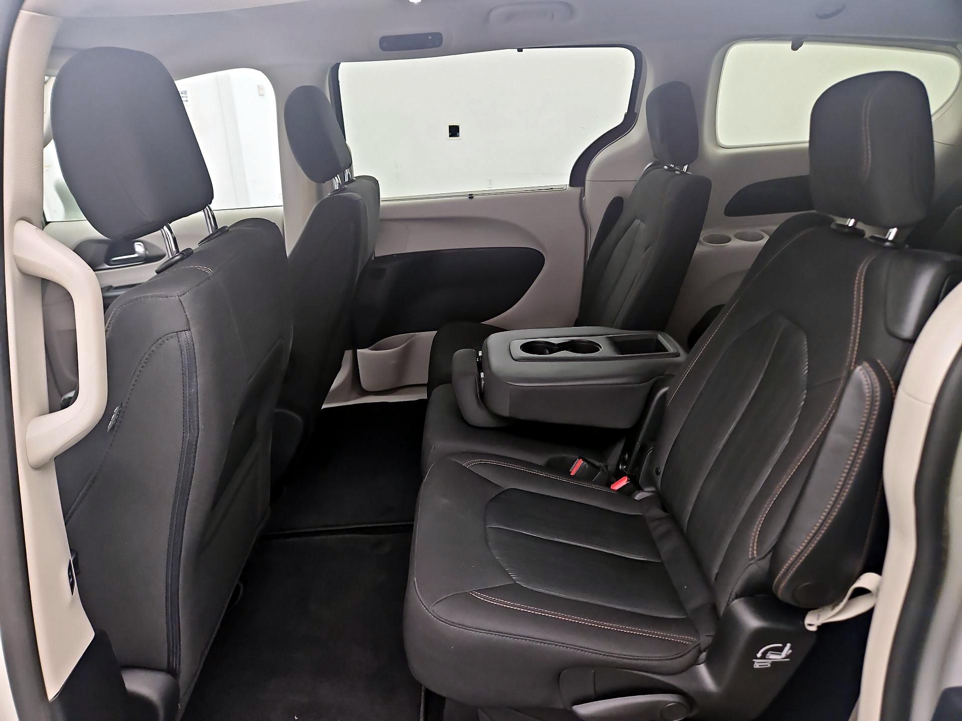 Thumbnail: 2020 Chrysler Pacifica - 17