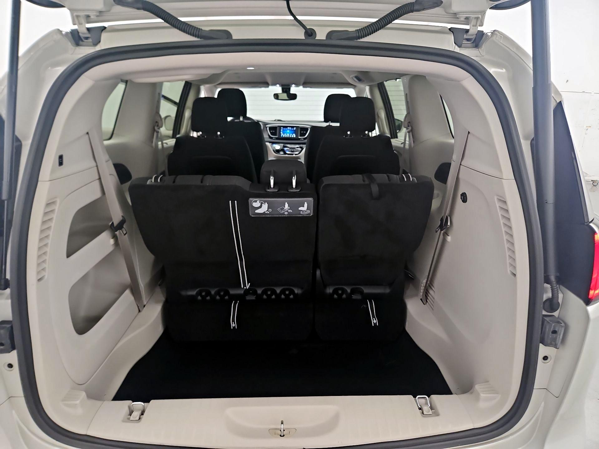 Thumbnail: 2020 Chrysler Pacifica - 19