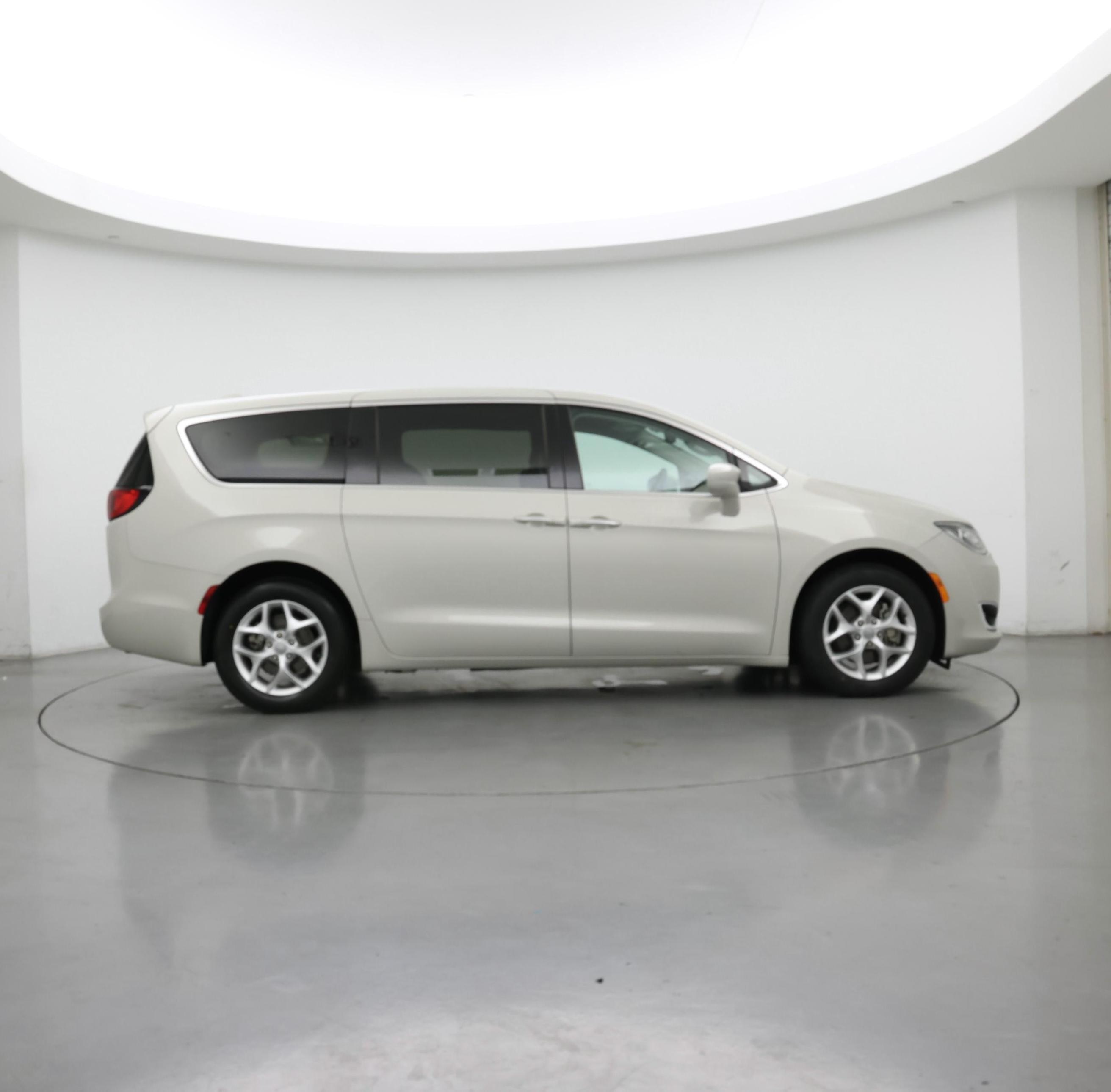 Thumbnail: 2020 Chrysler Pacifica - 7