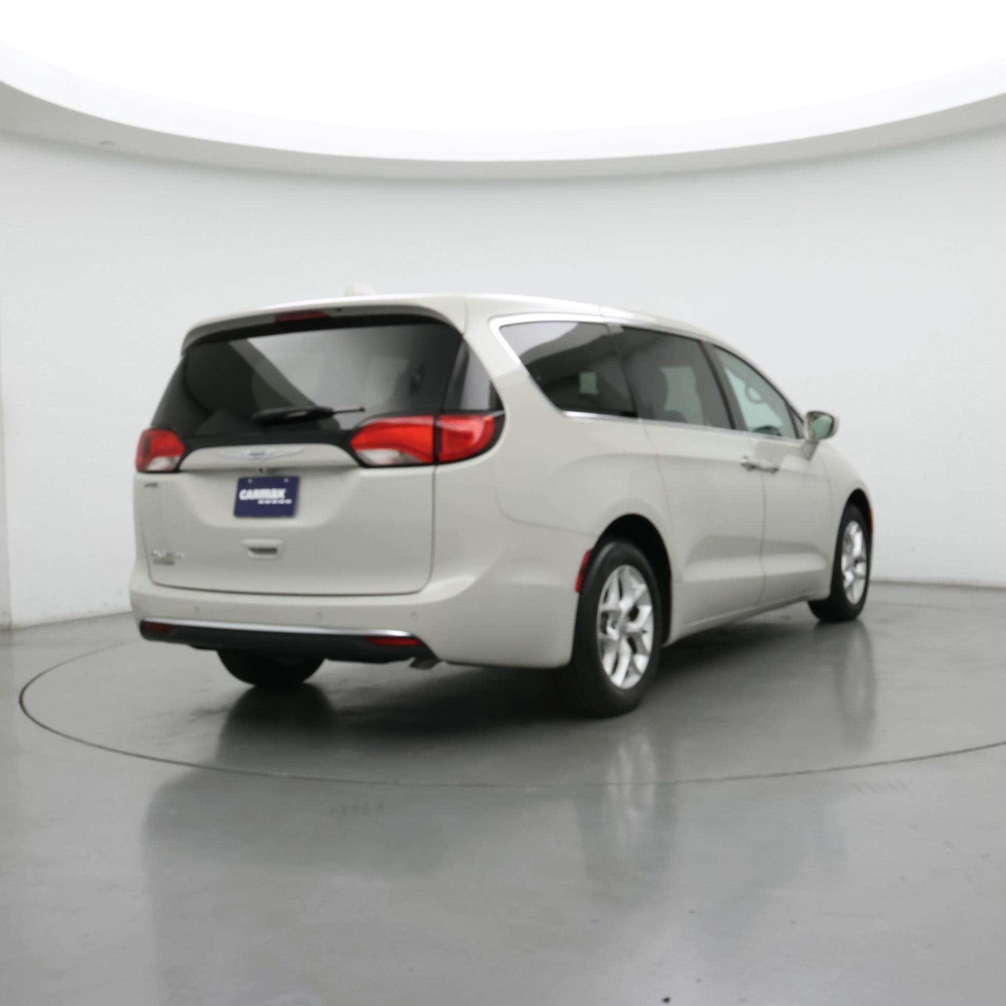 Thumbnail: 2020 Chrysler Pacifica - 8