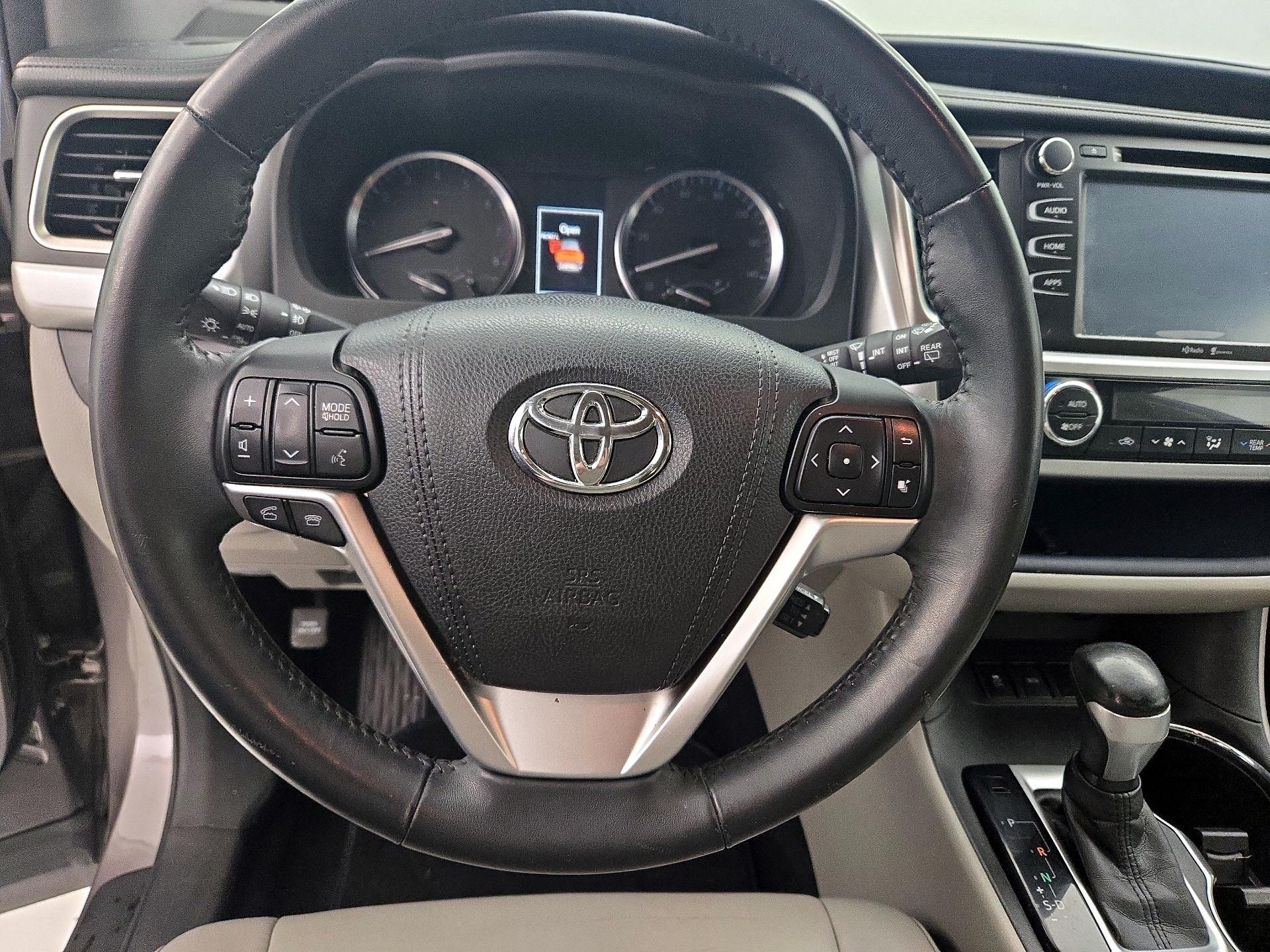 Thumbnail: 2015 Toyota Highlander - 10