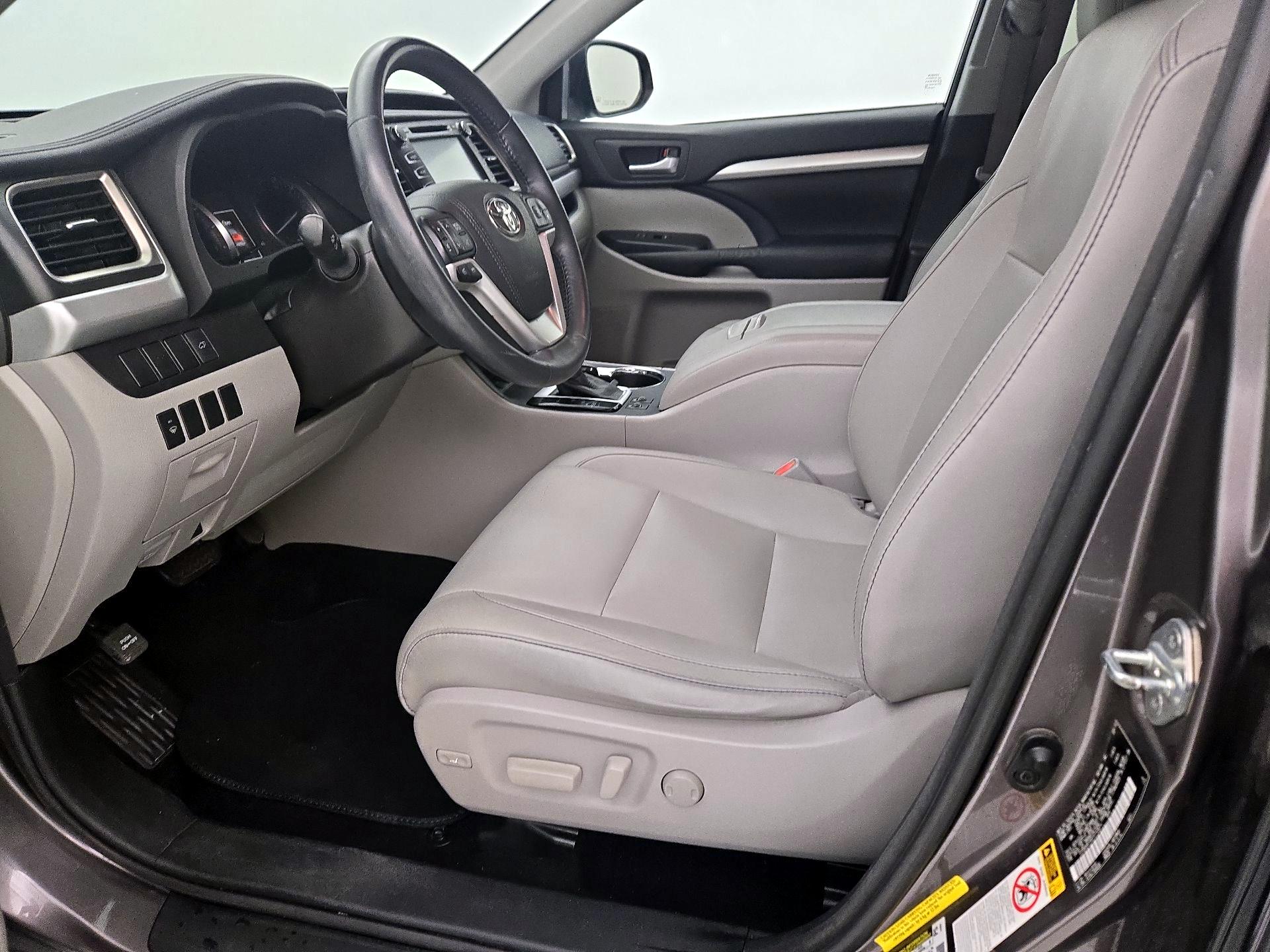 Thumbnail: 2015 Toyota Highlander - 11
