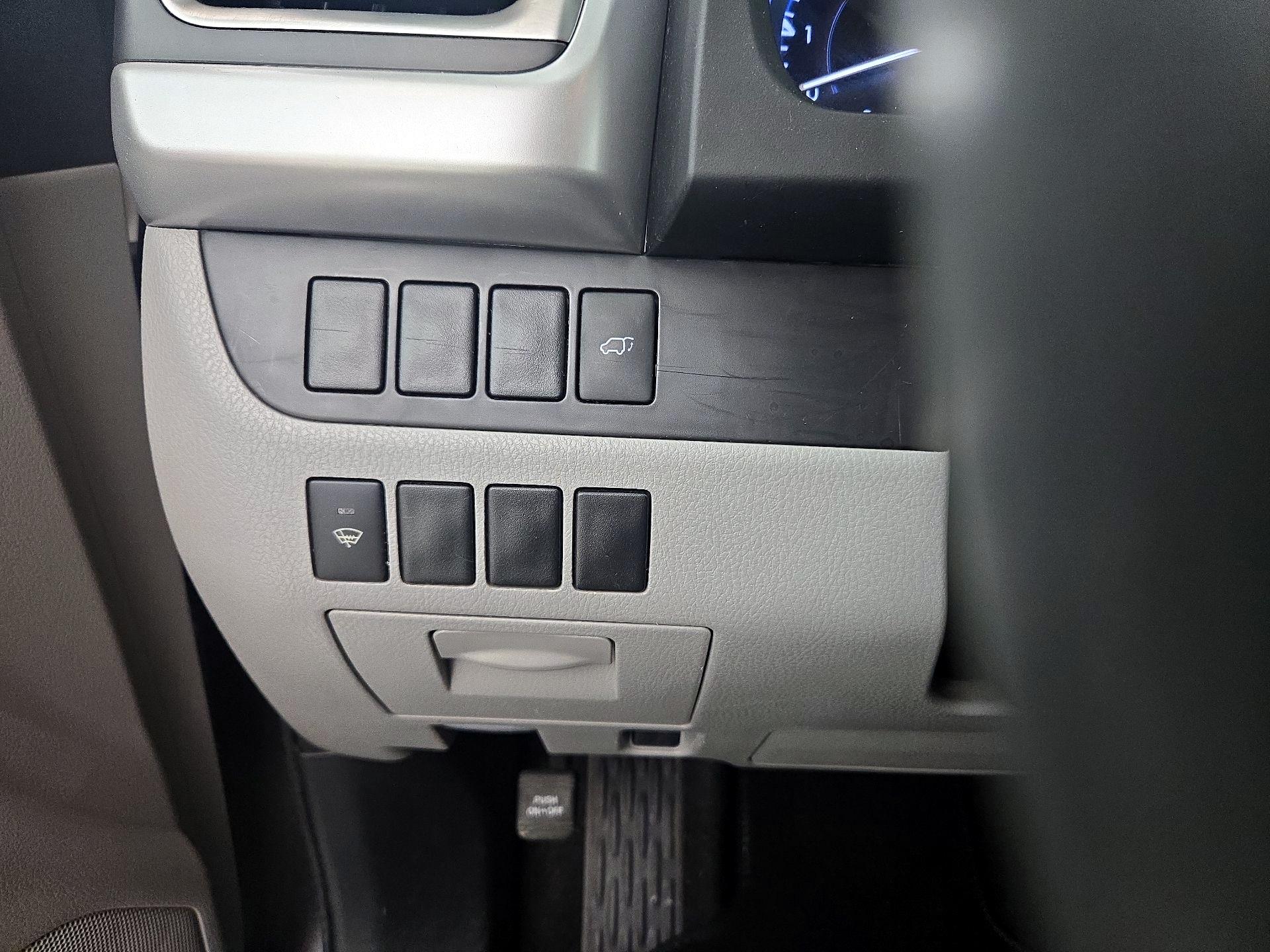 Thumbnail: 2015 Toyota Highlander - 13