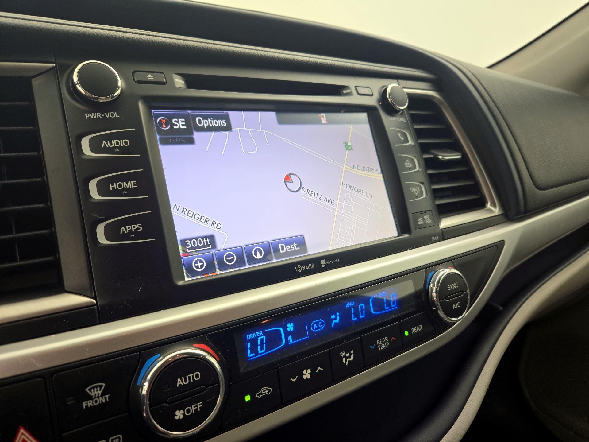 Thumbnail: 2015 Toyota Highlander - 14