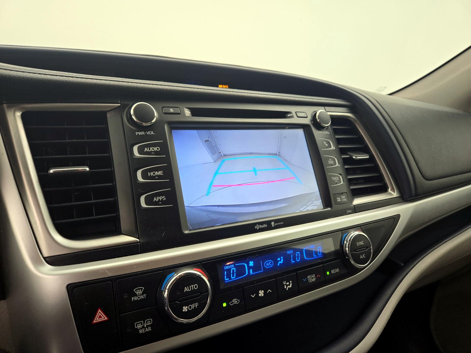 Thumbnail: 2015 Toyota Highlander - 15