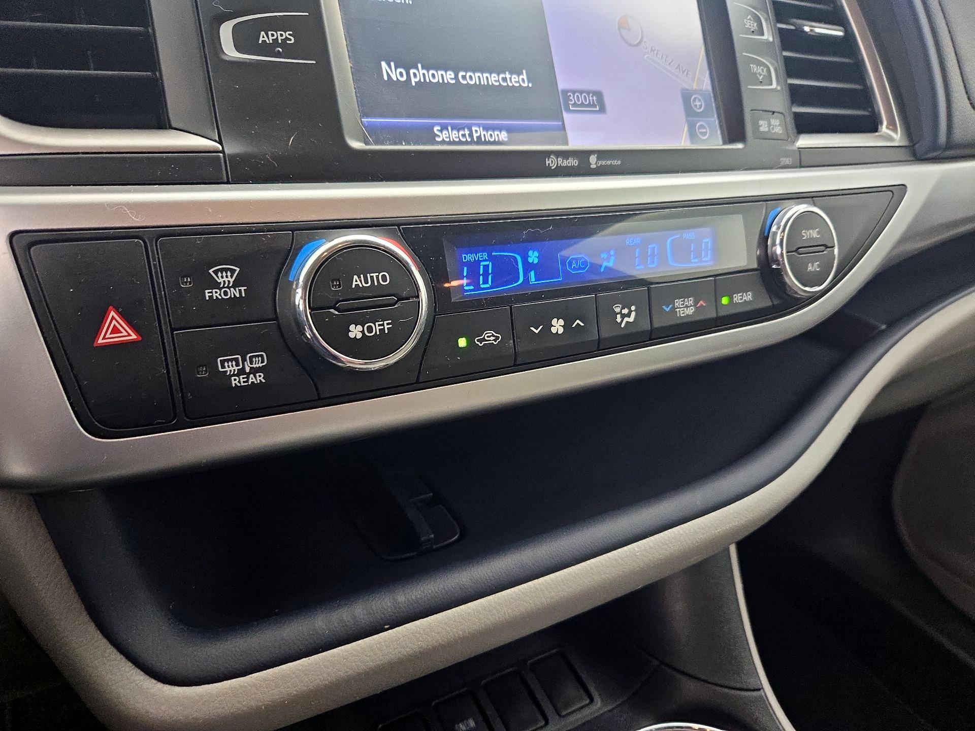 Thumbnail: 2015 Toyota Highlander - 17