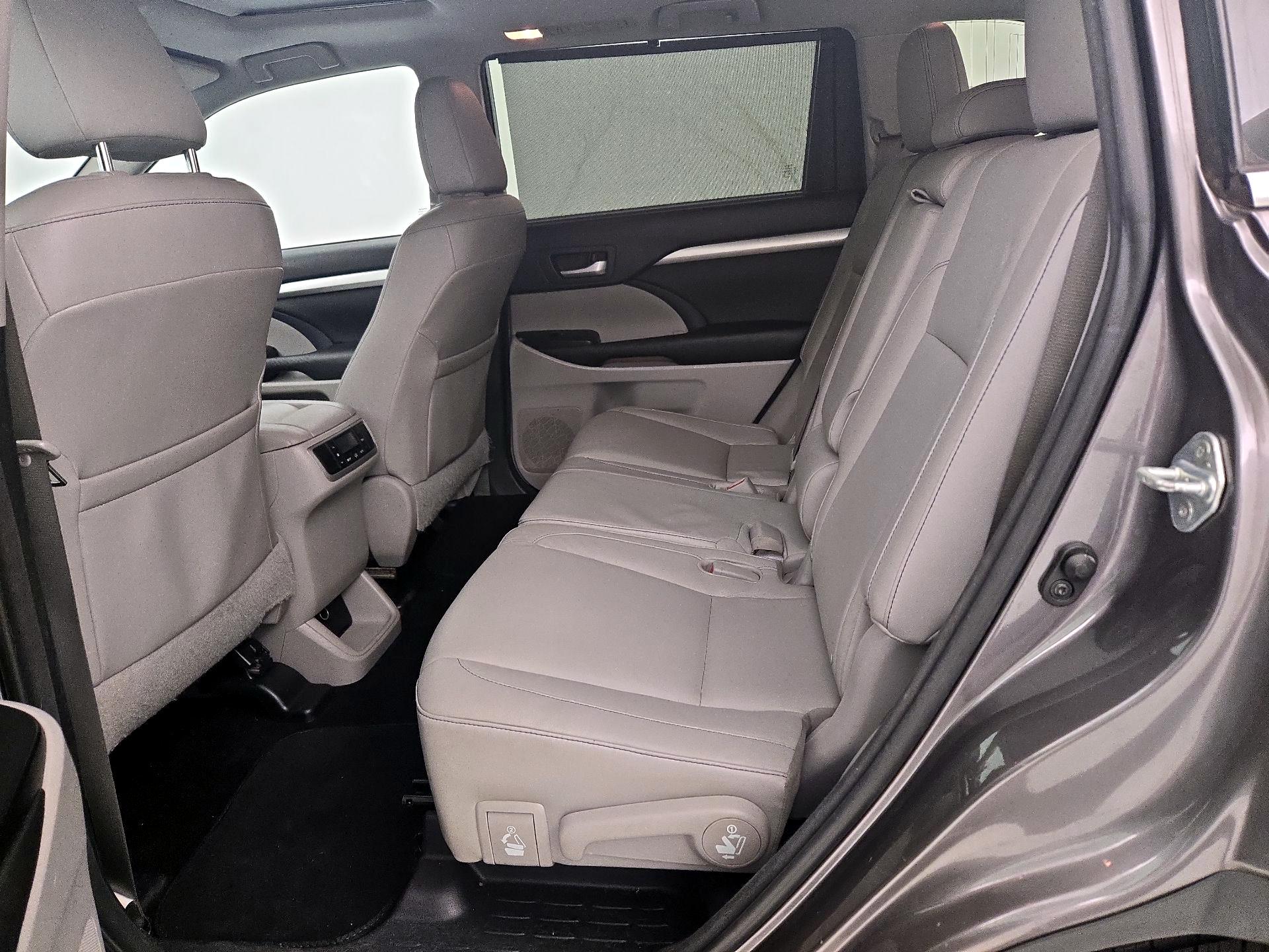 Thumbnail: 2015 Toyota Highlander - 20
