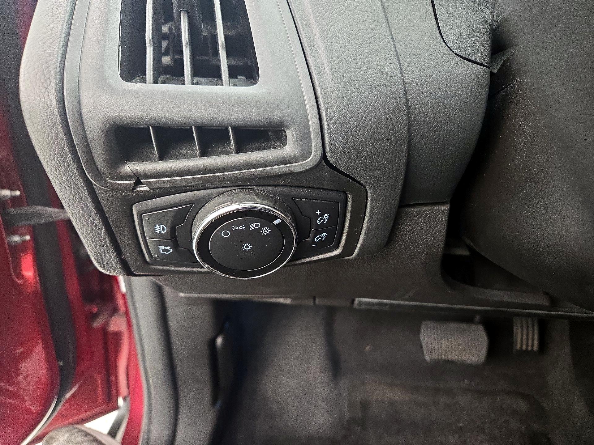 Thumbnail: 2014 Ford Focus - 13