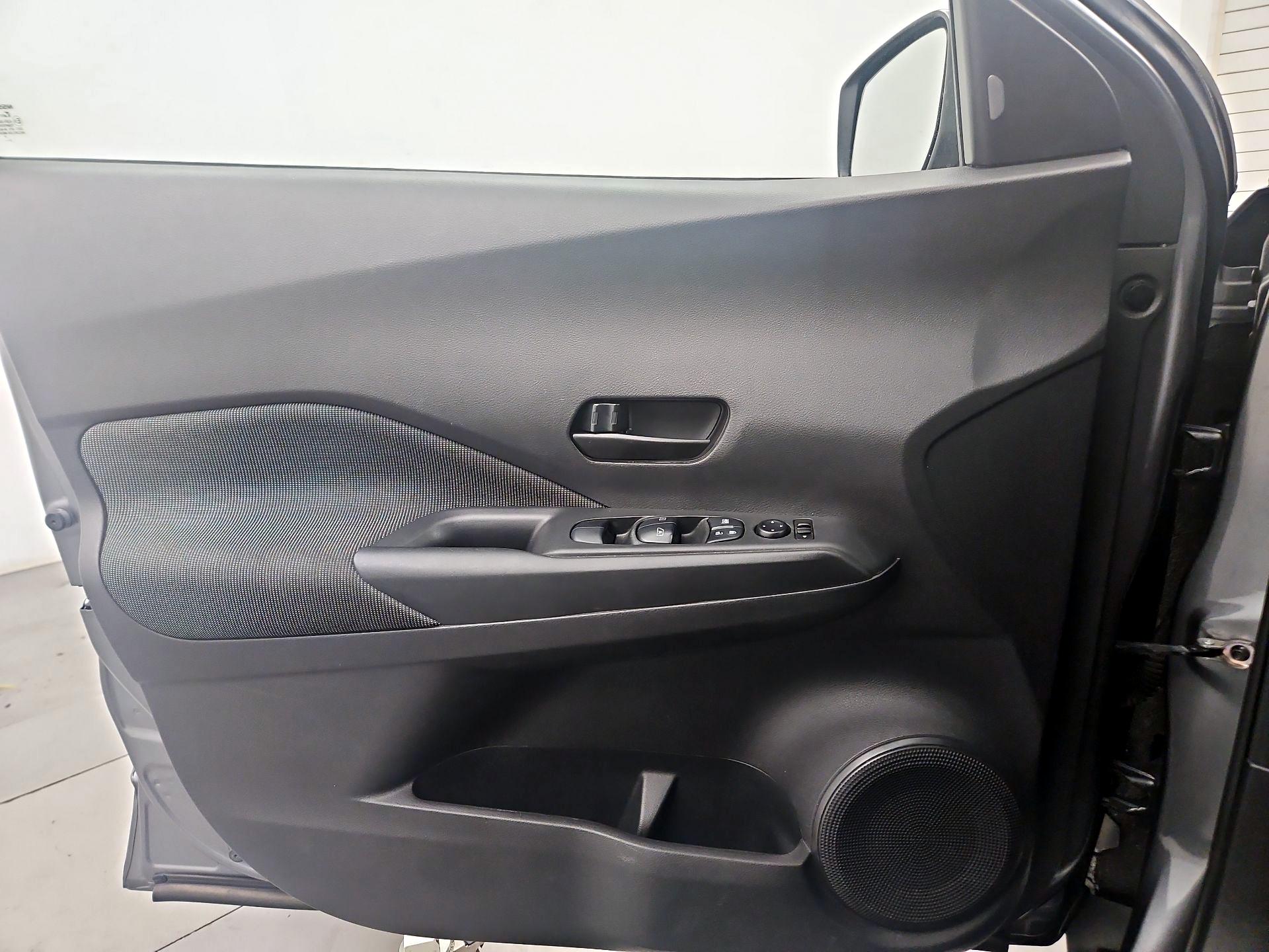 Thumbnail: 2020 Nissan Kicks - 12