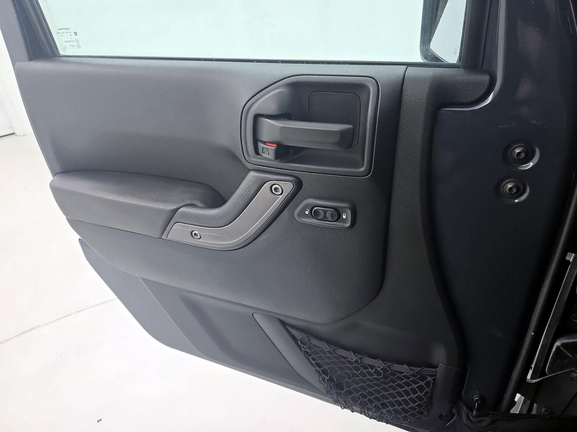 Thumbnail: 2017 Jeep Wrangler - 12